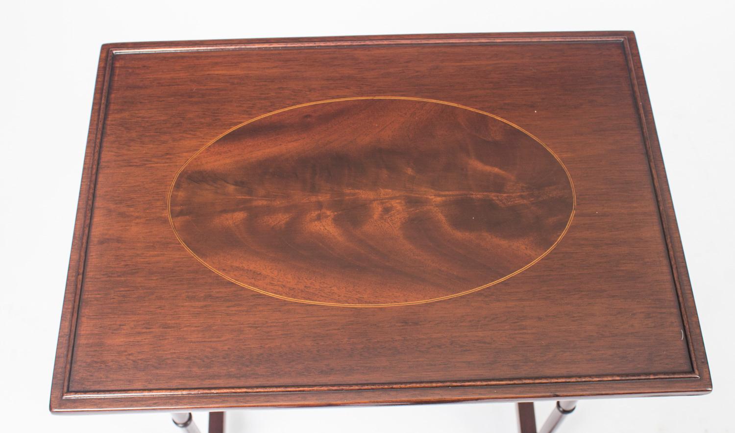 Anglais Commode victorienne ancienne de 3 tables en acajou incrusté vers 1880 en vente