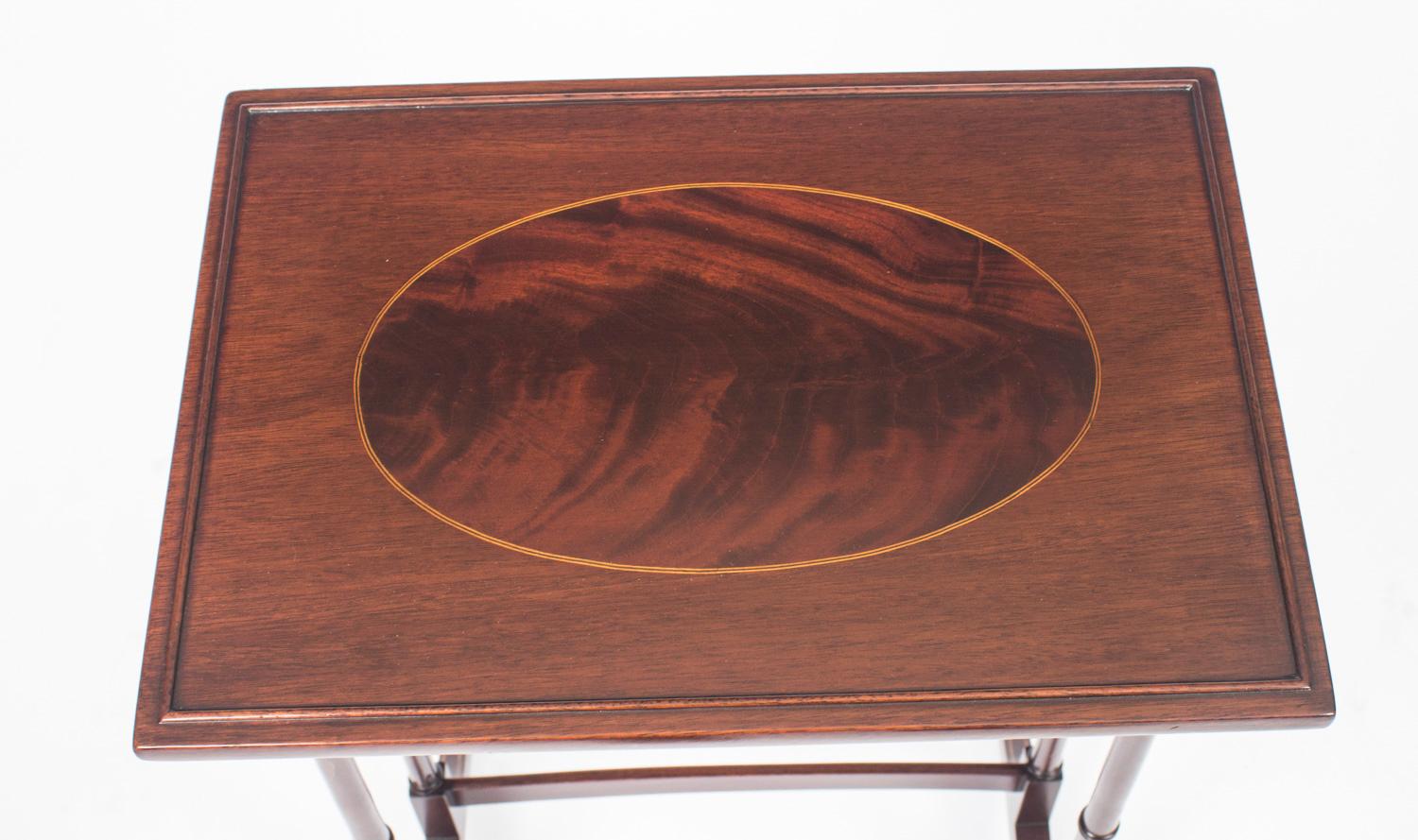 Commode victorienne ancienne de 3 tables en acajou incrusté vers 1880 Bon état - En vente à London, GB