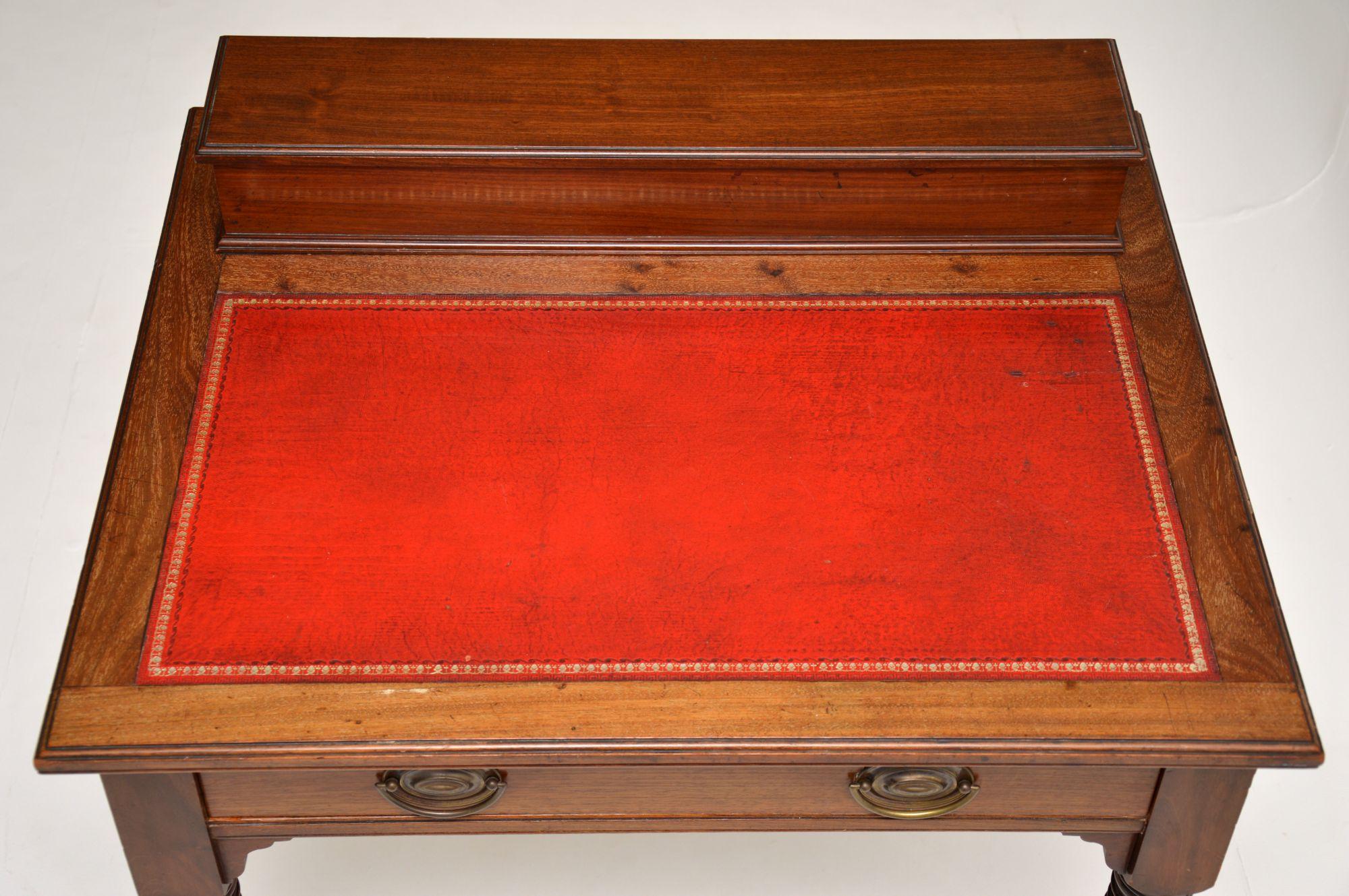 Antique Victorian Mahogany Leather Top Desk or Writing Table In Good Condition In London, GB