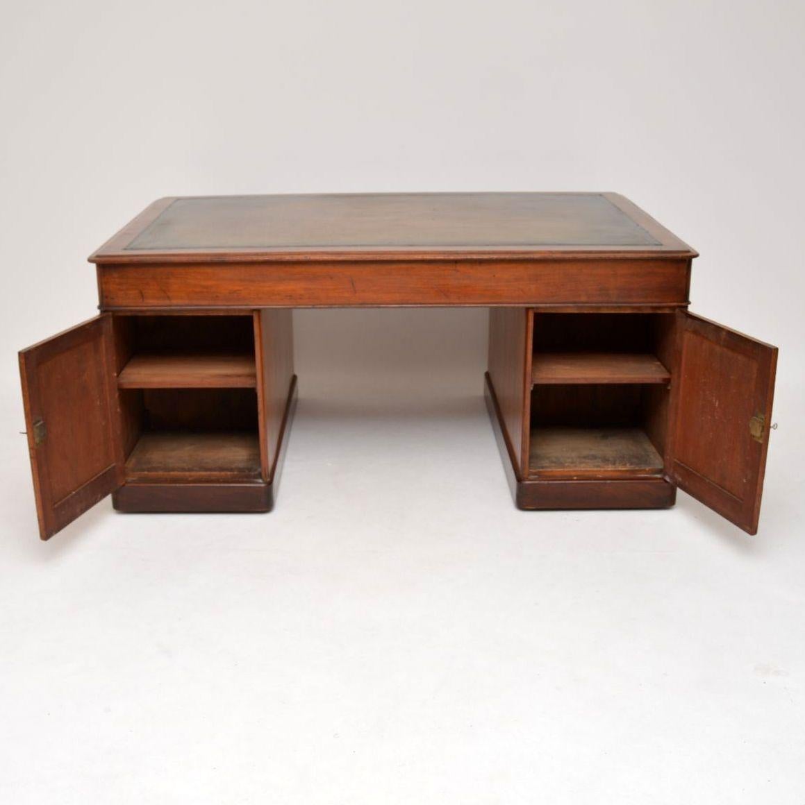 Antique Victorian Mahogany Leather Top Partners Desk In Good Condition In London, GB