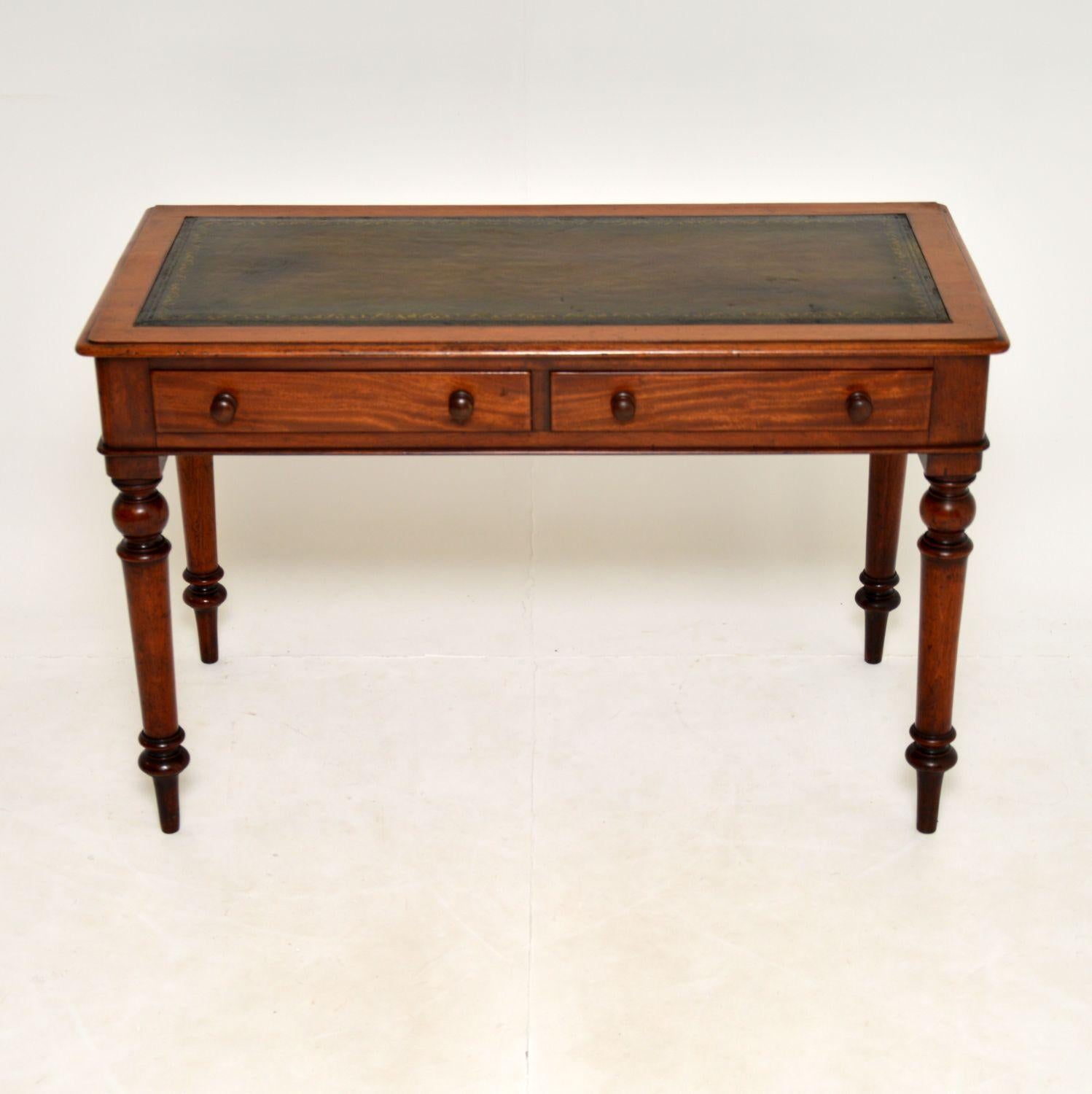 A top quality antique Victorian writing table in mahogany, with a leather writing surface. This dates from around the 1860-1880 period.

This desk is a good size, very sturdy & is extremely well made, with panelled sides, beautifully turned legs