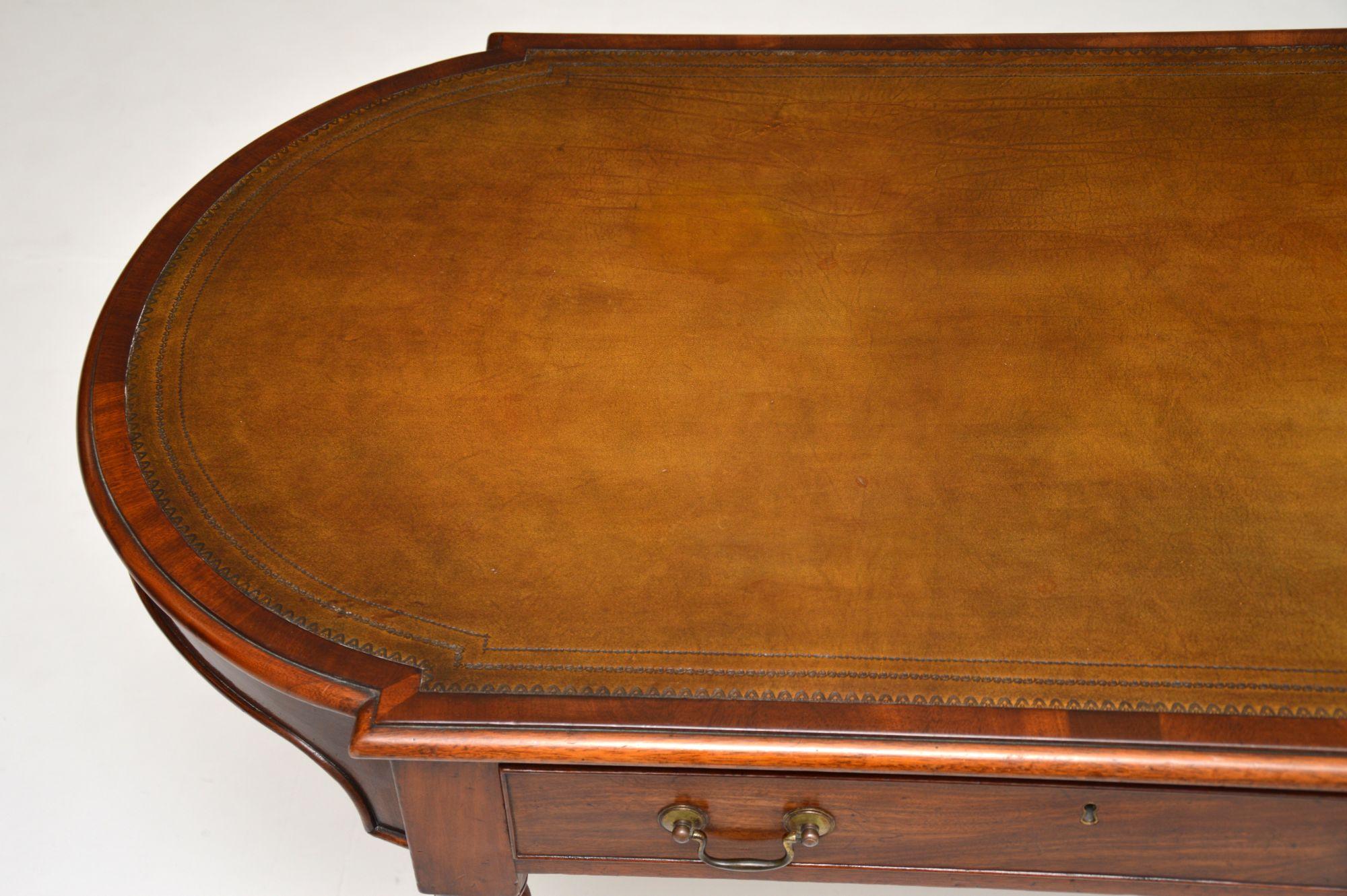Antique Victorian Mahogany Leather Top Writing Table / Desk 4