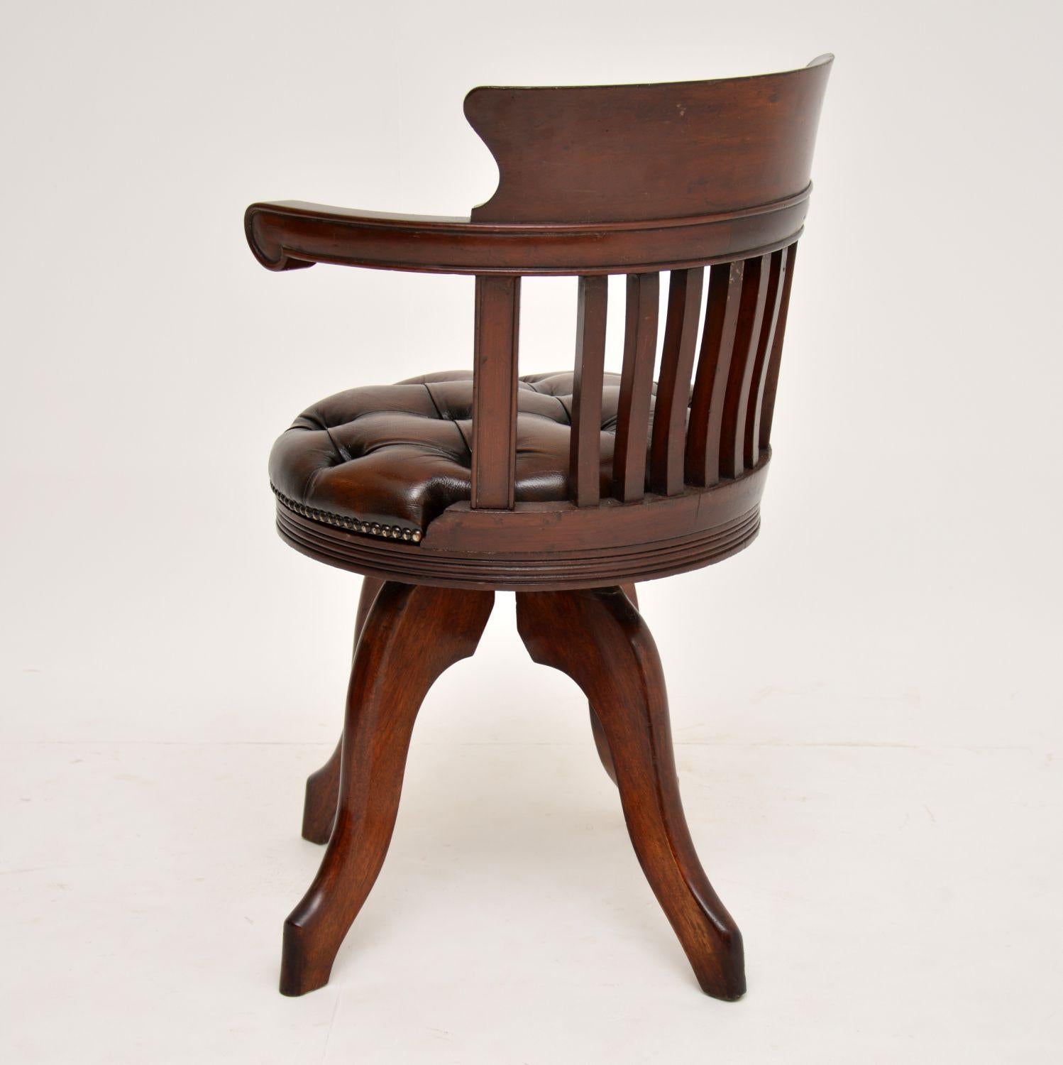 Antique Victorian Mahogany Leather Upholstered Swivel Desk Chair In Good Condition In London, GB