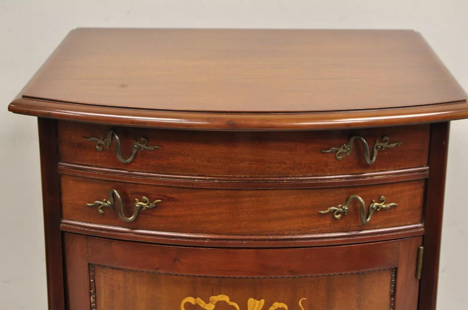 Antigua mesa de noche victoriana de caoba con tapa elevable y marquetería Mesa auxiliar de costura en venta 5