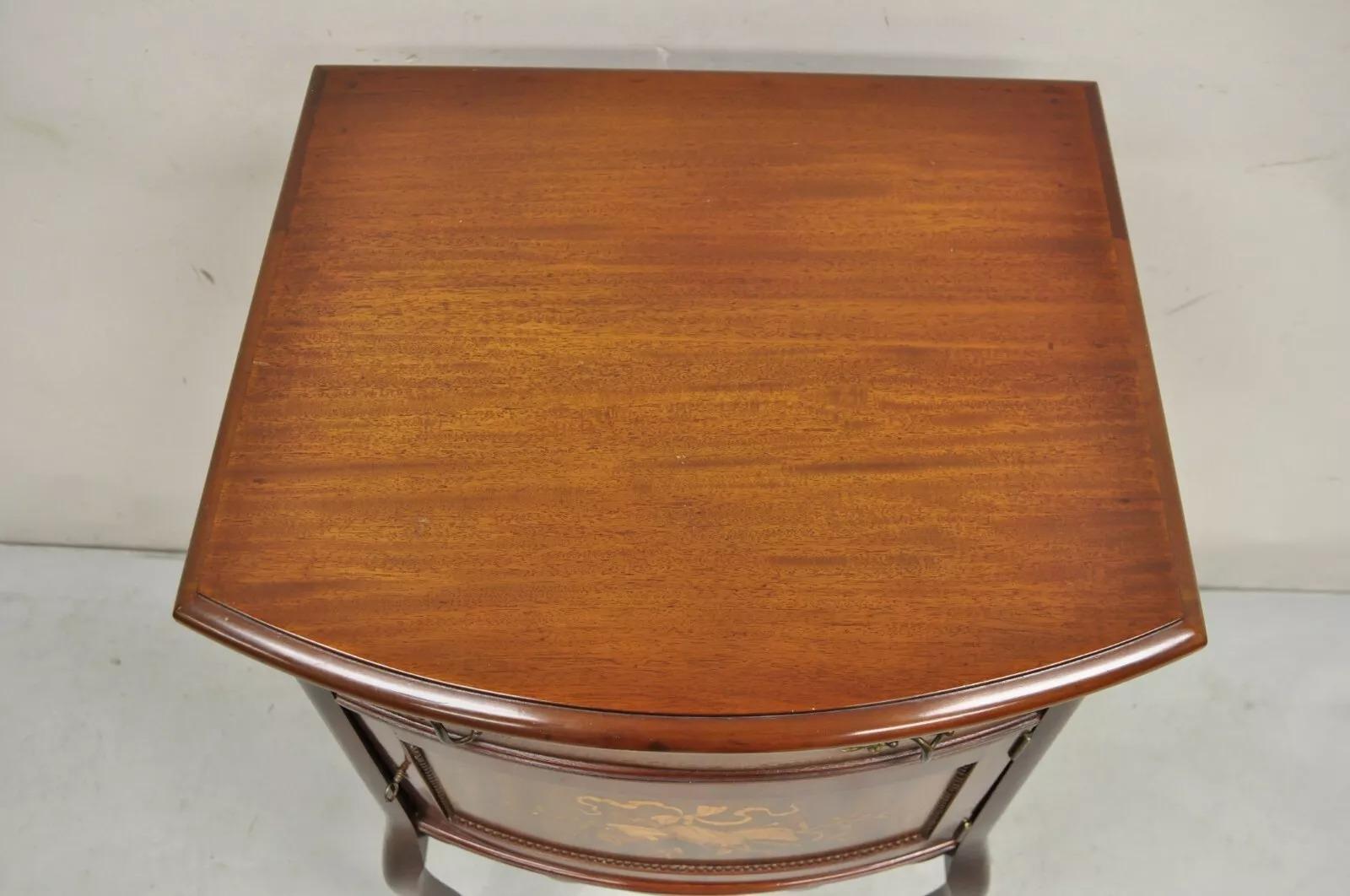 Antigua mesa de noche victoriana de caoba con tapa elevable y marquetería Mesa auxiliar de costura siglo XX en venta