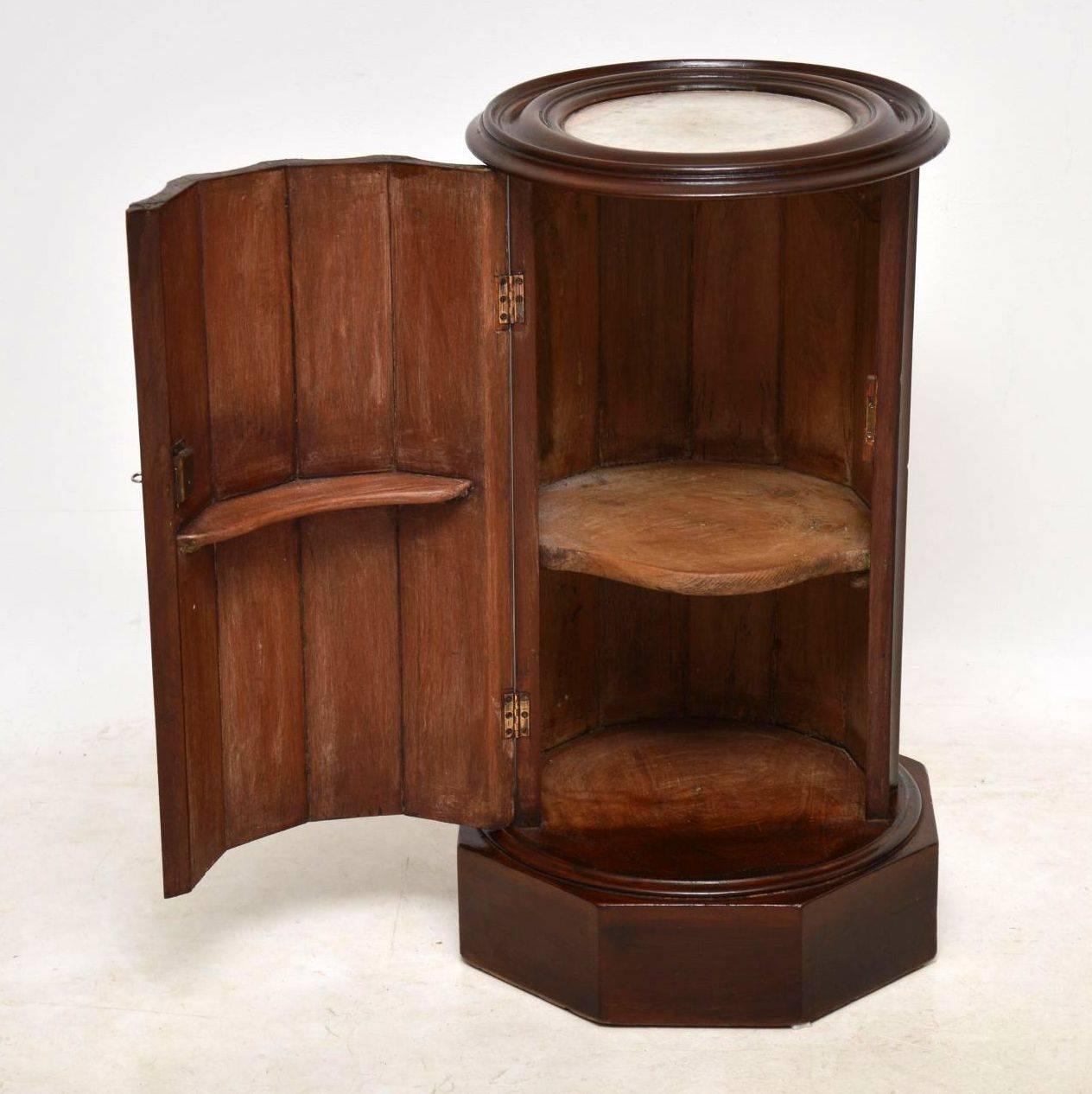 Antique Victorian mahogany cylindrical and fluted pot cupboards with an inset original marble top, in good condition and dating from circa 1860s period. This is a very useful item, which could be used as a bedside cupboard or anywhere else in the