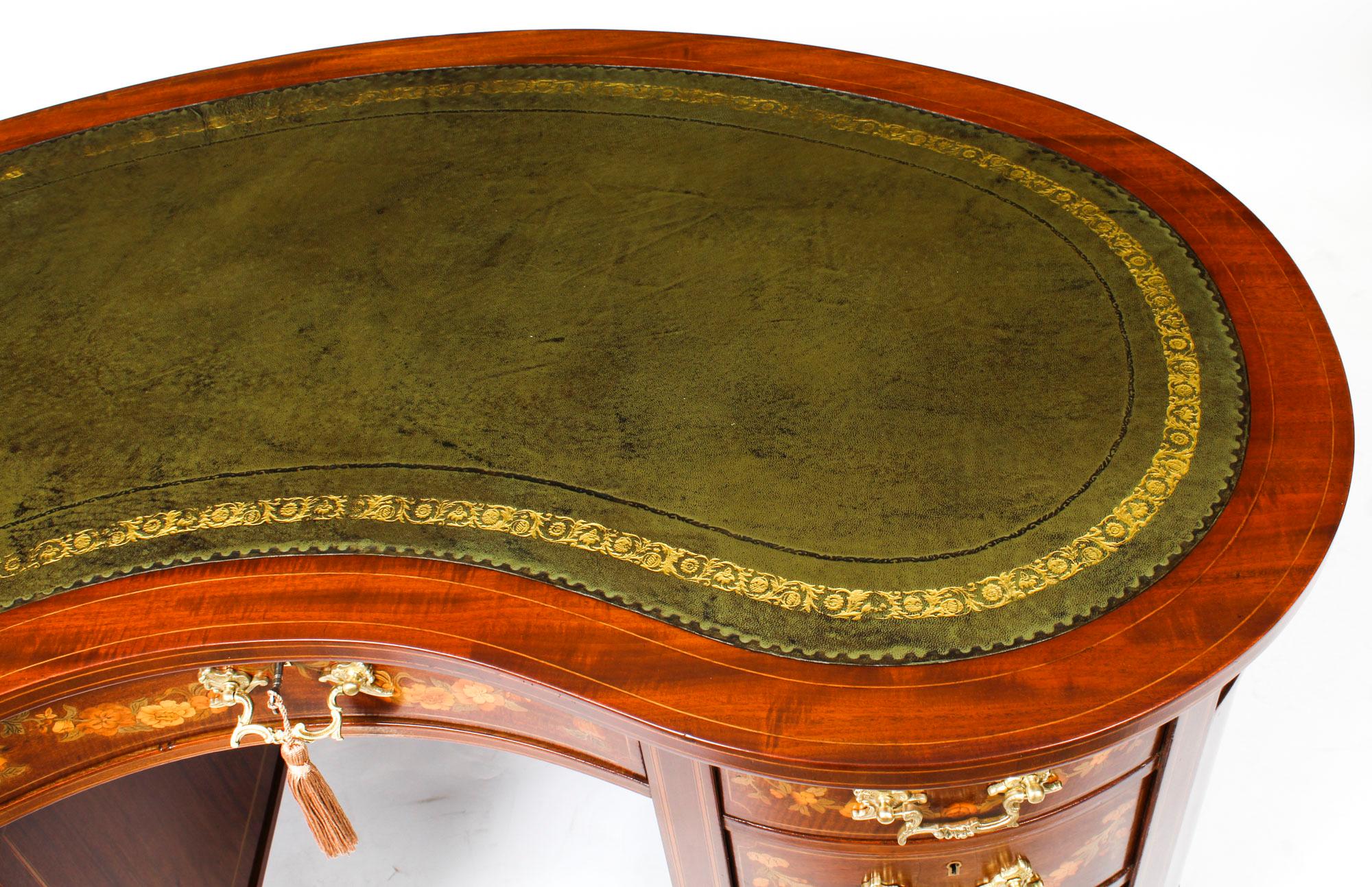 Antiker viktorianischer Mahagoni-Marketerie-Schreibtisch in Nierenform 19 (Spätes 19. Jahrhundert)