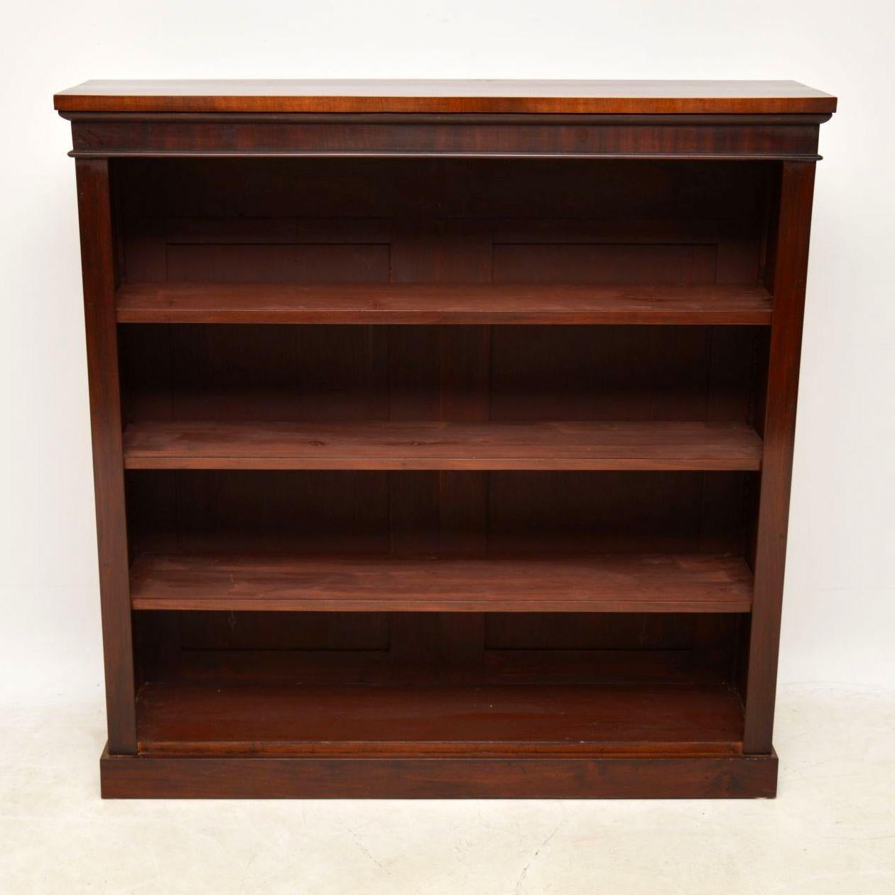 Large antique Victorian solid mahogany open bookcase in excellent condition and dating to around the 1860s period. This bookcase is of high quality and the wood has a lovely nutty brown color. The three shelves are all adjustable on sharks teeth
