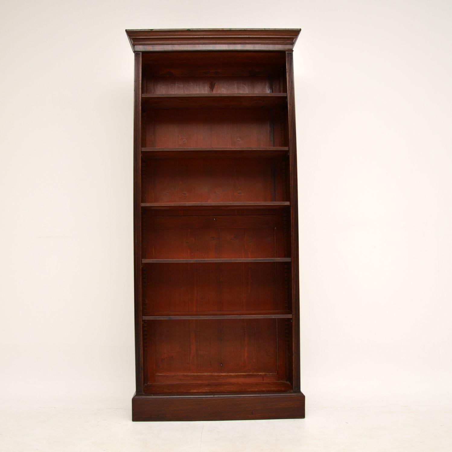 A fantastic original Victorian mahogany open bookcase. This dates from around the 1860-1880 period.

It is of amazing quality and is a very useful size. This is made from solid and veneered mahogany, it has five adjustable shelves with shark teeth