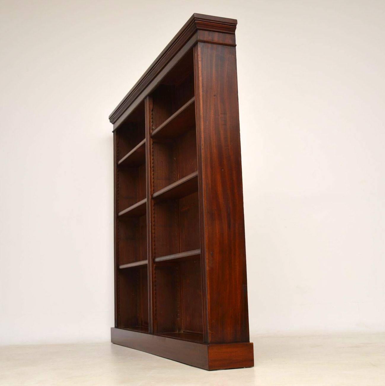 Antique Victorian Mahogany Open Bookcase In Excellent Condition In London, GB
