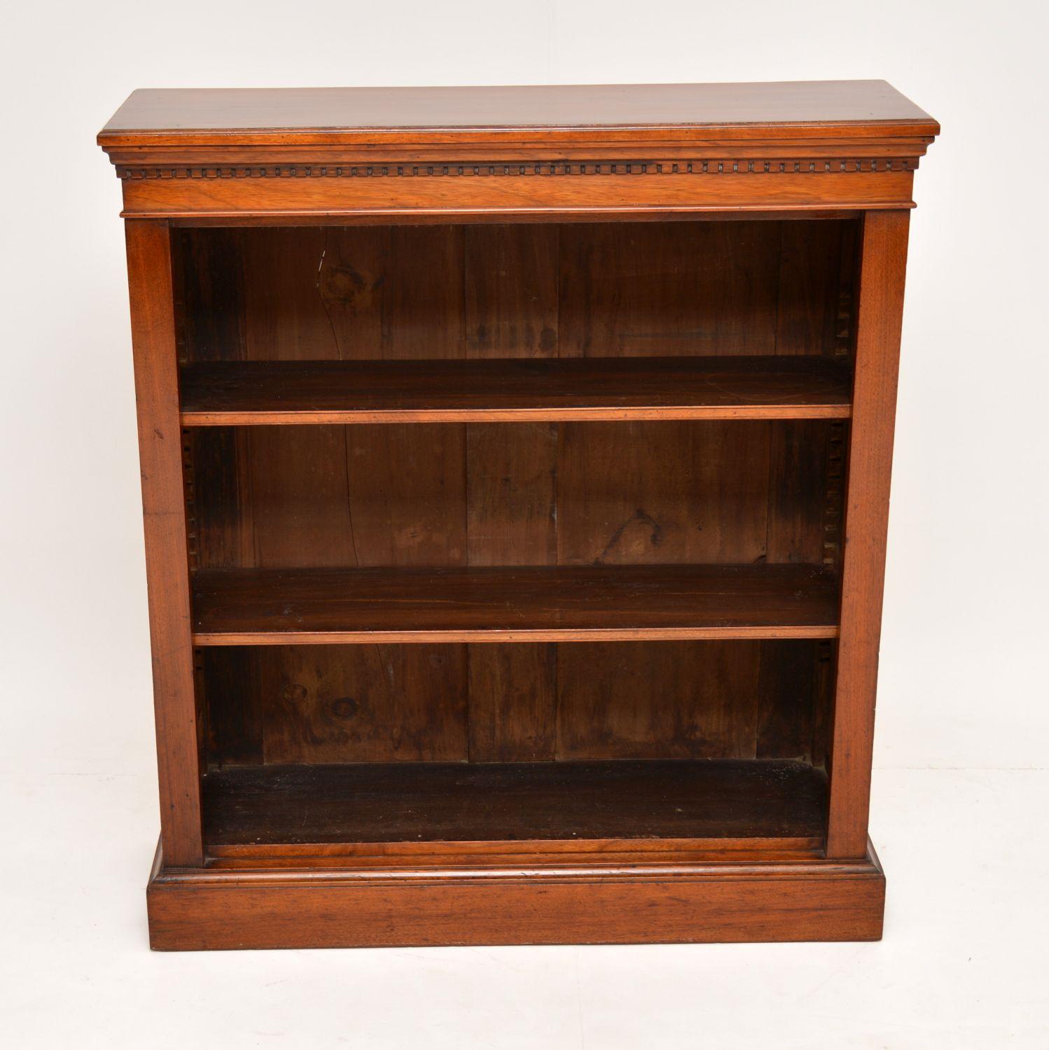 Antique Victorian Mahogany Open Bookcase In Good Condition In London, GB