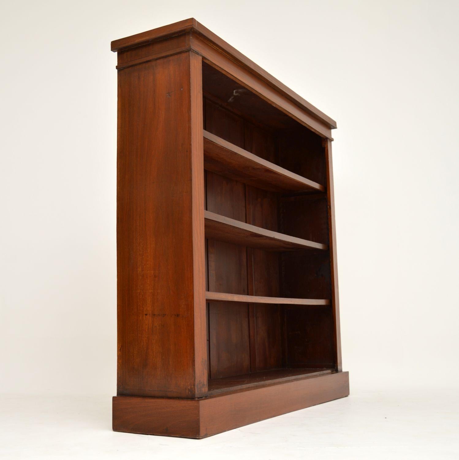 Antique Victorian Mahogany Open Bookcase In Good Condition In London, GB