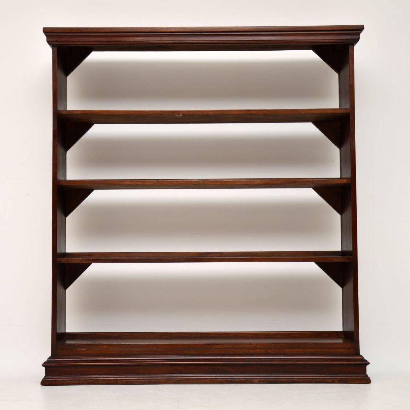 Antique Victorian Mahogany Open Bookcase In Good Condition In London, GB