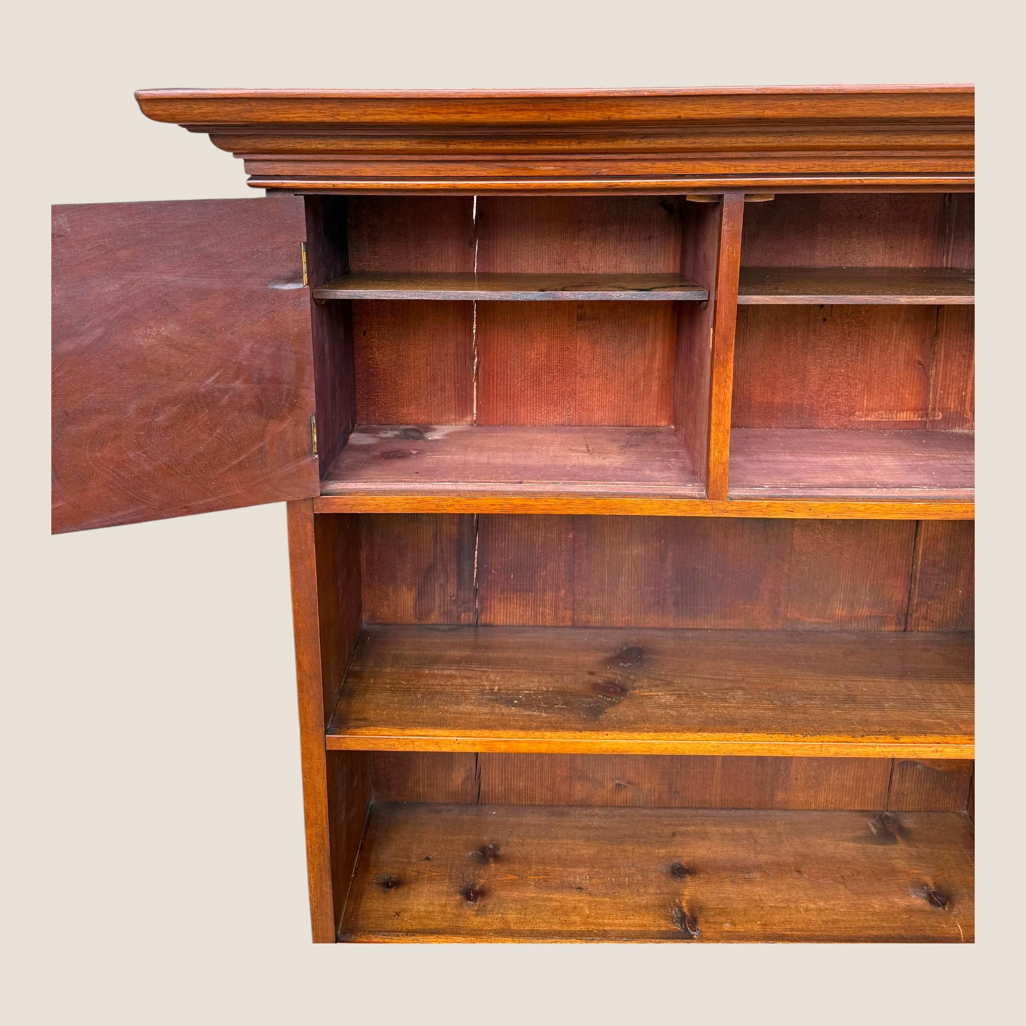 Acajou Ancienne bibliothèque ouverte victorienne en acajou avec deux armoires et 4 étagères à livres en vente