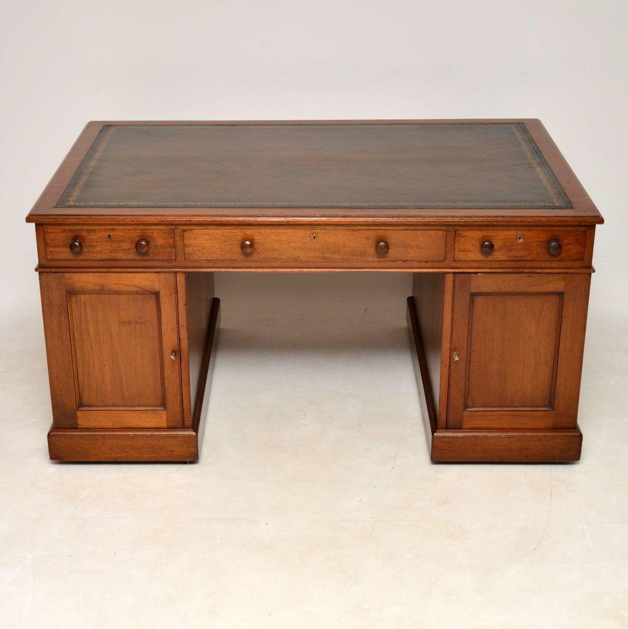Antique Victorian Mahogany Partners Desk In Good Condition In London, GB