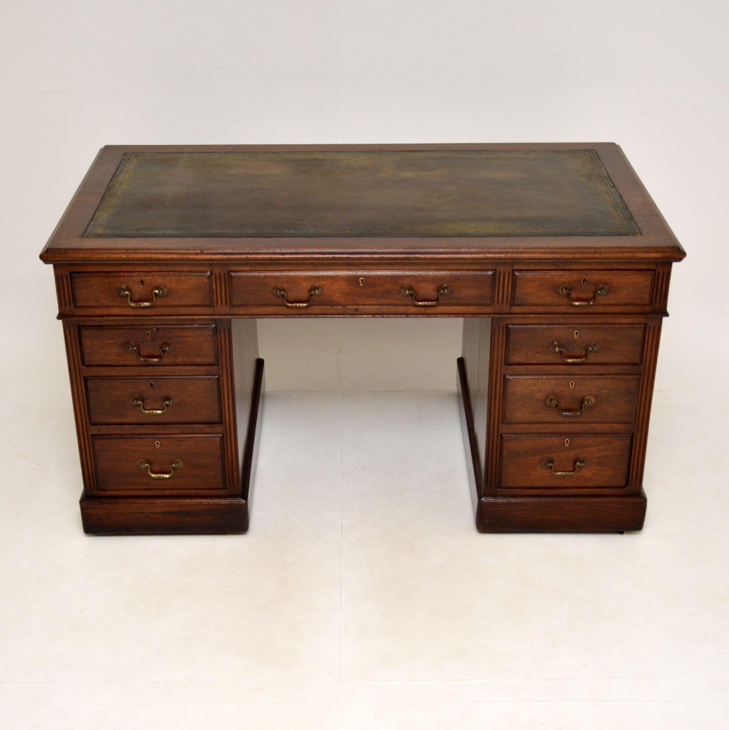 A large antique Victorian pedestal desk in mahogany, this dates from around the 1880-1890 period.

It is of excellent quality, with reeded edges and lovely original brass handles. This sits on a plinth base, and is nicely polished on the back, so