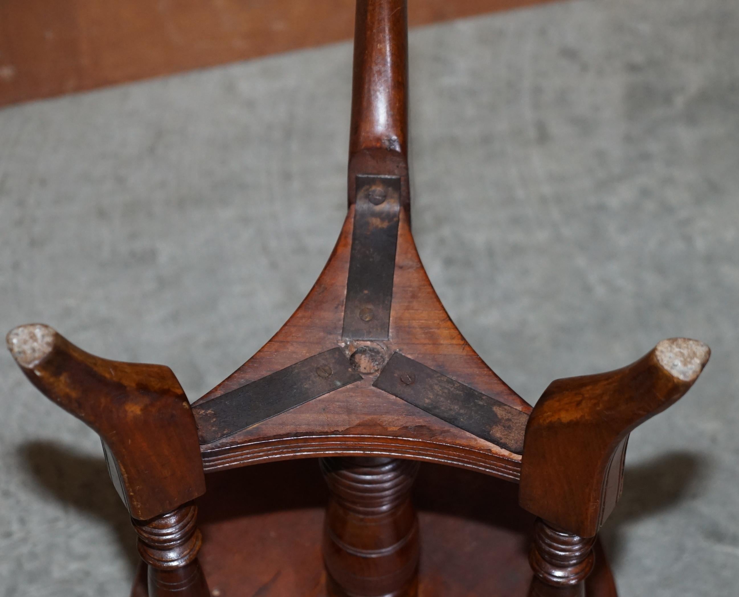 Tabouret de piano victorien ancien en bois dur avec base décorative Hauteur réglable en vente 2