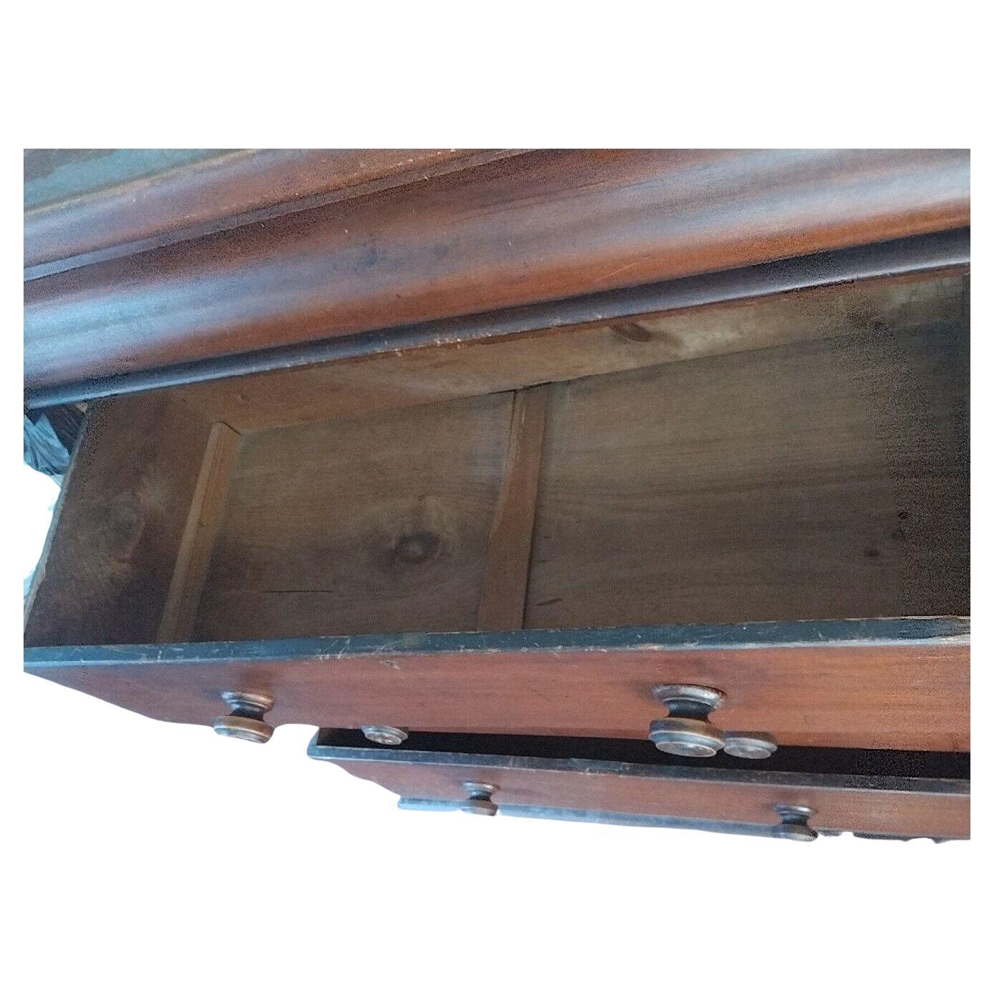 Antique Victorian Mahogany Scotch Chest Of Drawers With Carved Columns In Good Condition For Sale In London, GB