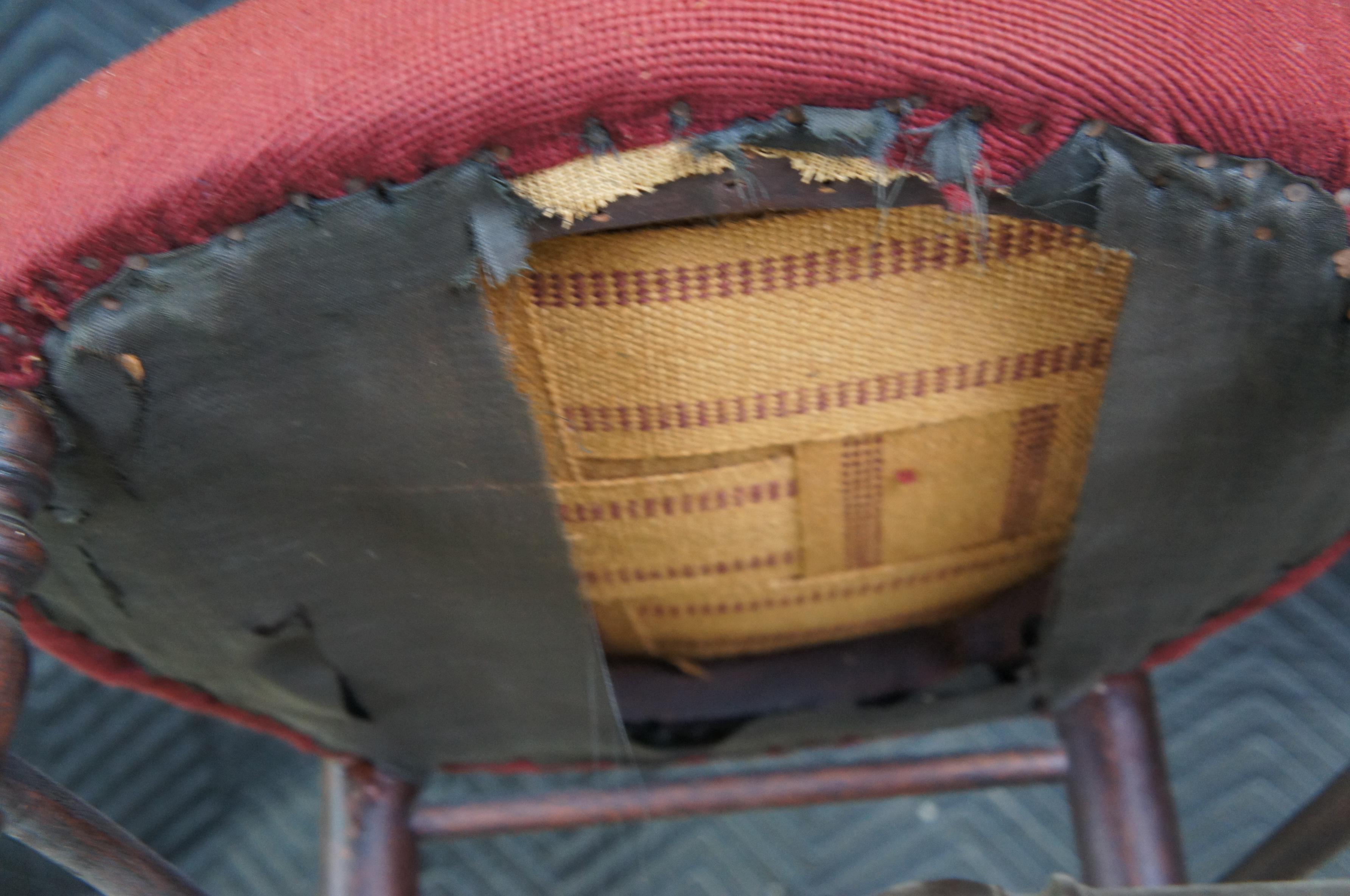 Antiker viktorianischer Serpentinen-Beistellstuhl aus Mahagoni mit geblümter Nadelspitze und Ballonrückenlehne im Angebot 2