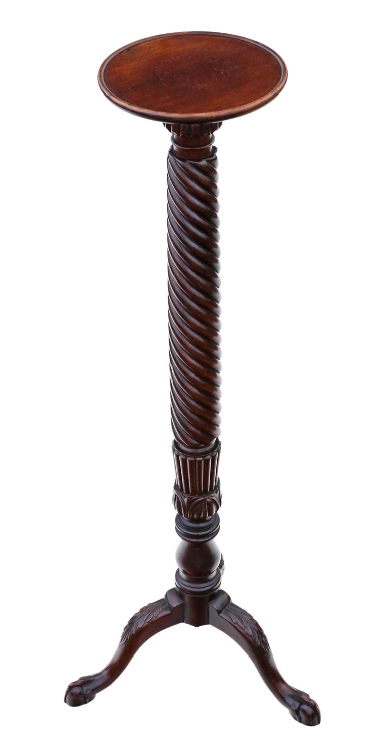 Antique Victorian mahogany torchère jardinière stand pedestal plant table, 19th century.

This item is fine quality, solid and heavy, with no loose joints. Very stable.

No woodworm.

An attractive piece with a lovely Trafalgar twist carved