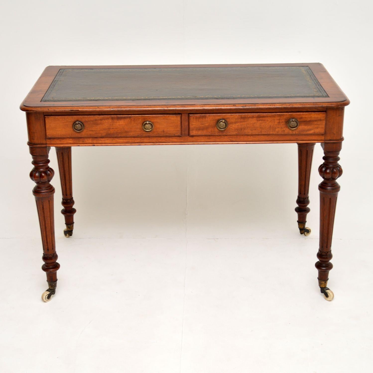A smart and fine quality antique William IV mahogany writing table, dating from circa 1830-1840 period.

This is beautifully made, with fantastic turned fluted legs, with carved bulbous features above and sitting on original porcelain casters. The