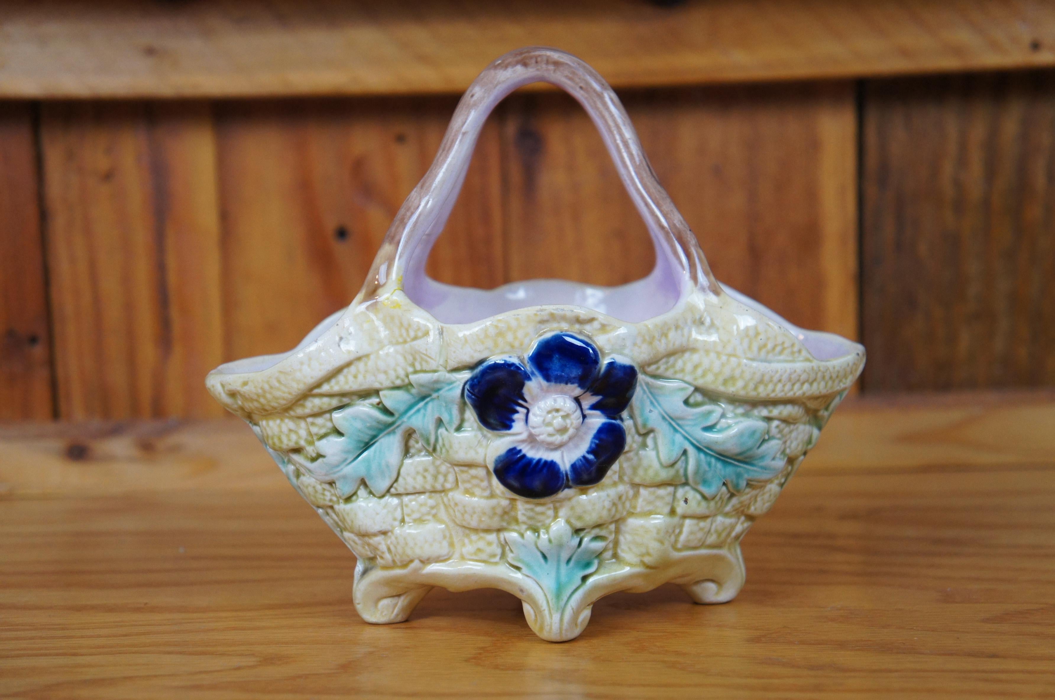 Antico cesto da fiori vittoriano in maiolica con manico e piede, composto da fioriera 7