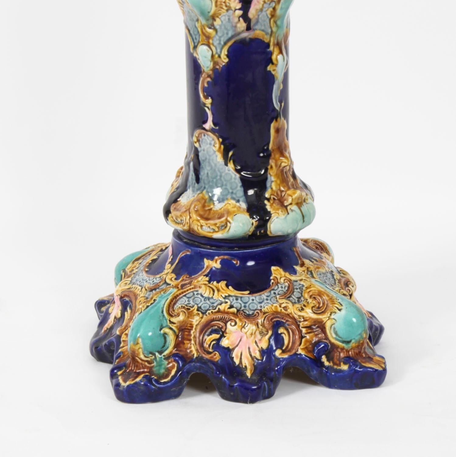Antico Jardiniere vittoriano in maiolica su supporto del XIX secolo in vendita 4