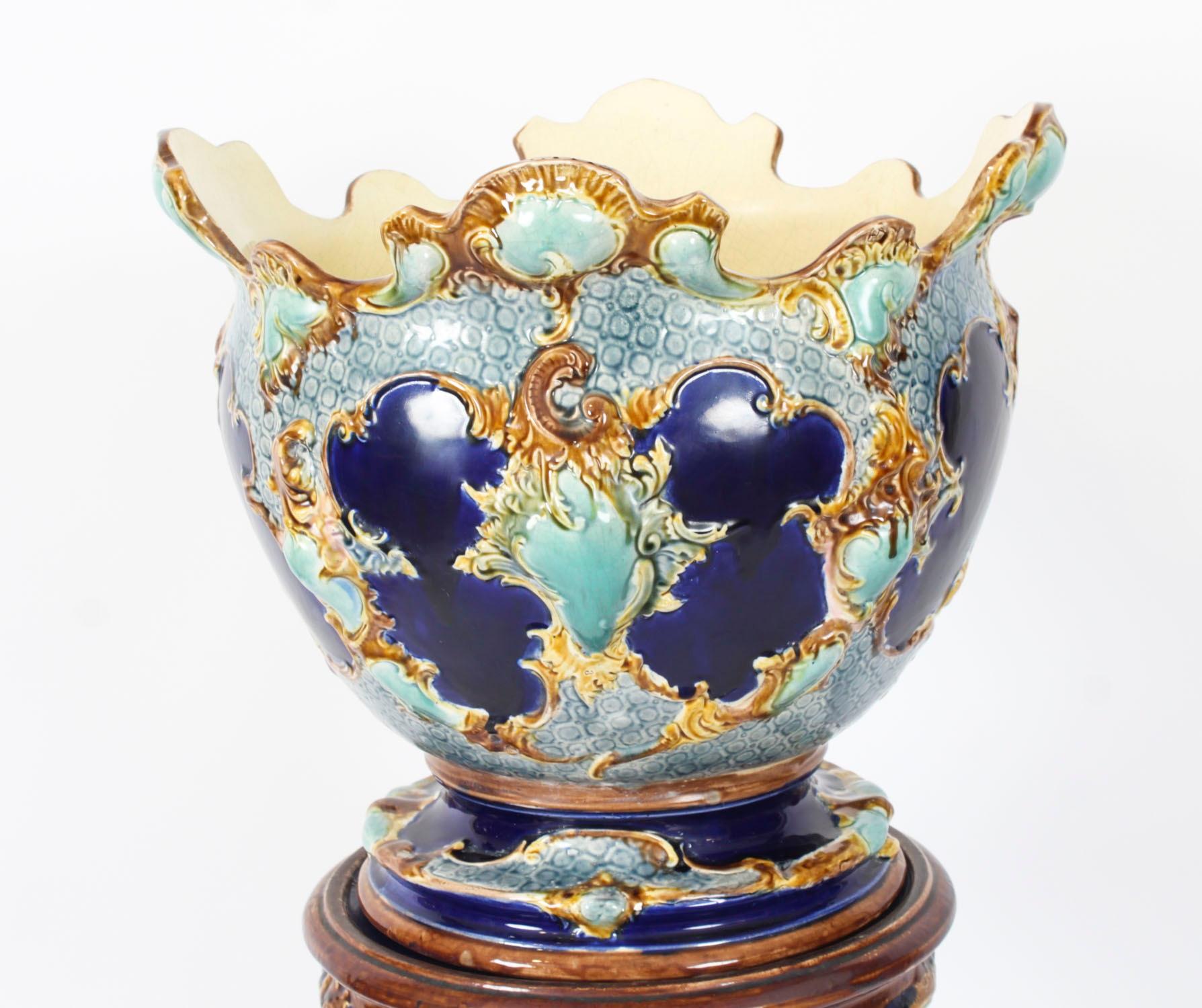 Vittoriano Antico Jardiniere vittoriano in maiolica su supporto del XIX secolo in vendita
