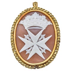 Broche victorienne ancienne en forme de croix de Malte et de couronne