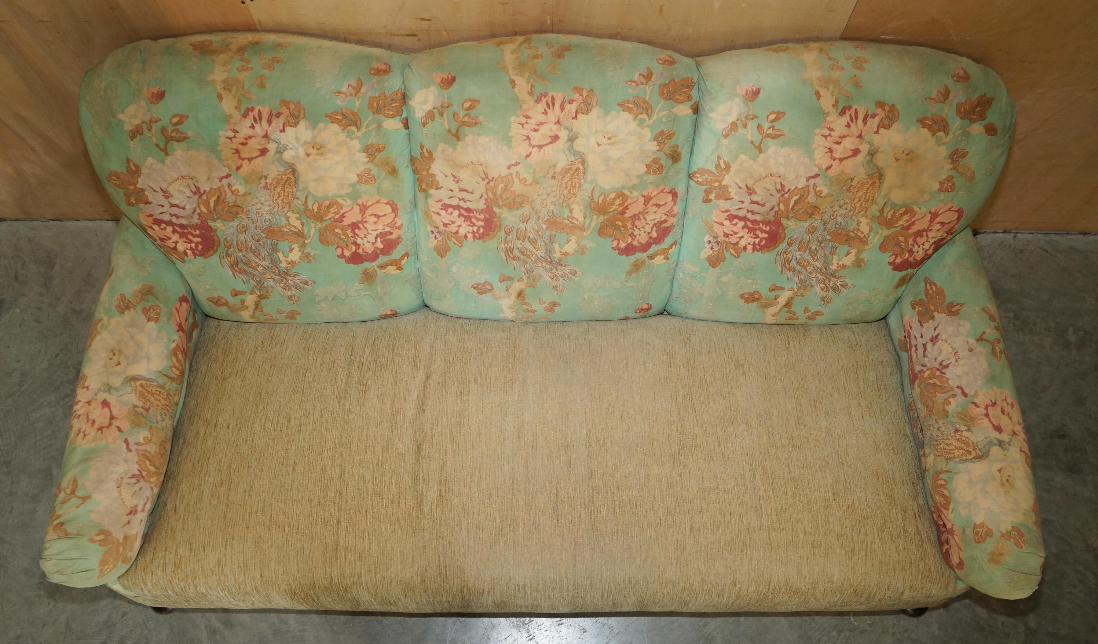 Anciennement, MAPLE & CO HOWARD ENGLISH COUNTRY HOUSE SOFA PART OF SUITE en vente 4