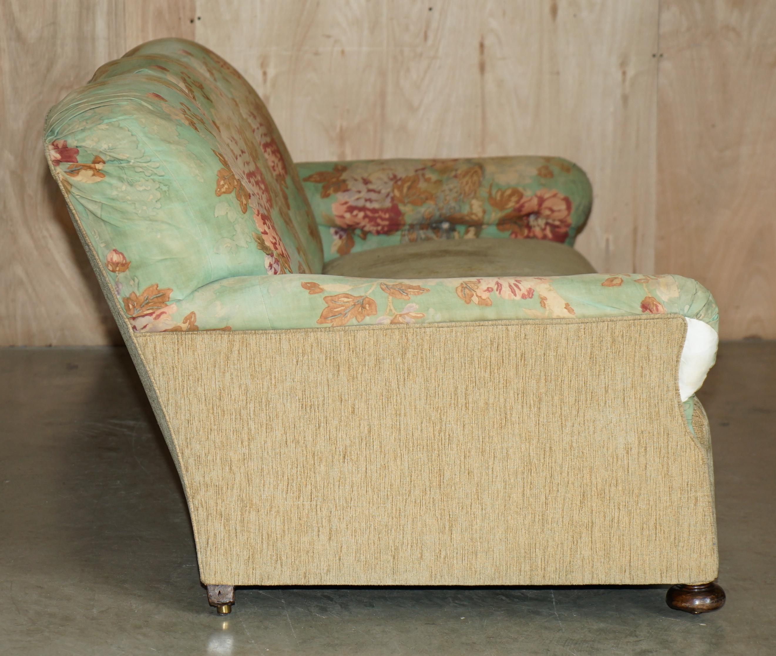 Anciennement, MAPLE & CO HOWARD ENGLISH COUNTRY HOUSE SOFA PART OF SUITE en vente 5