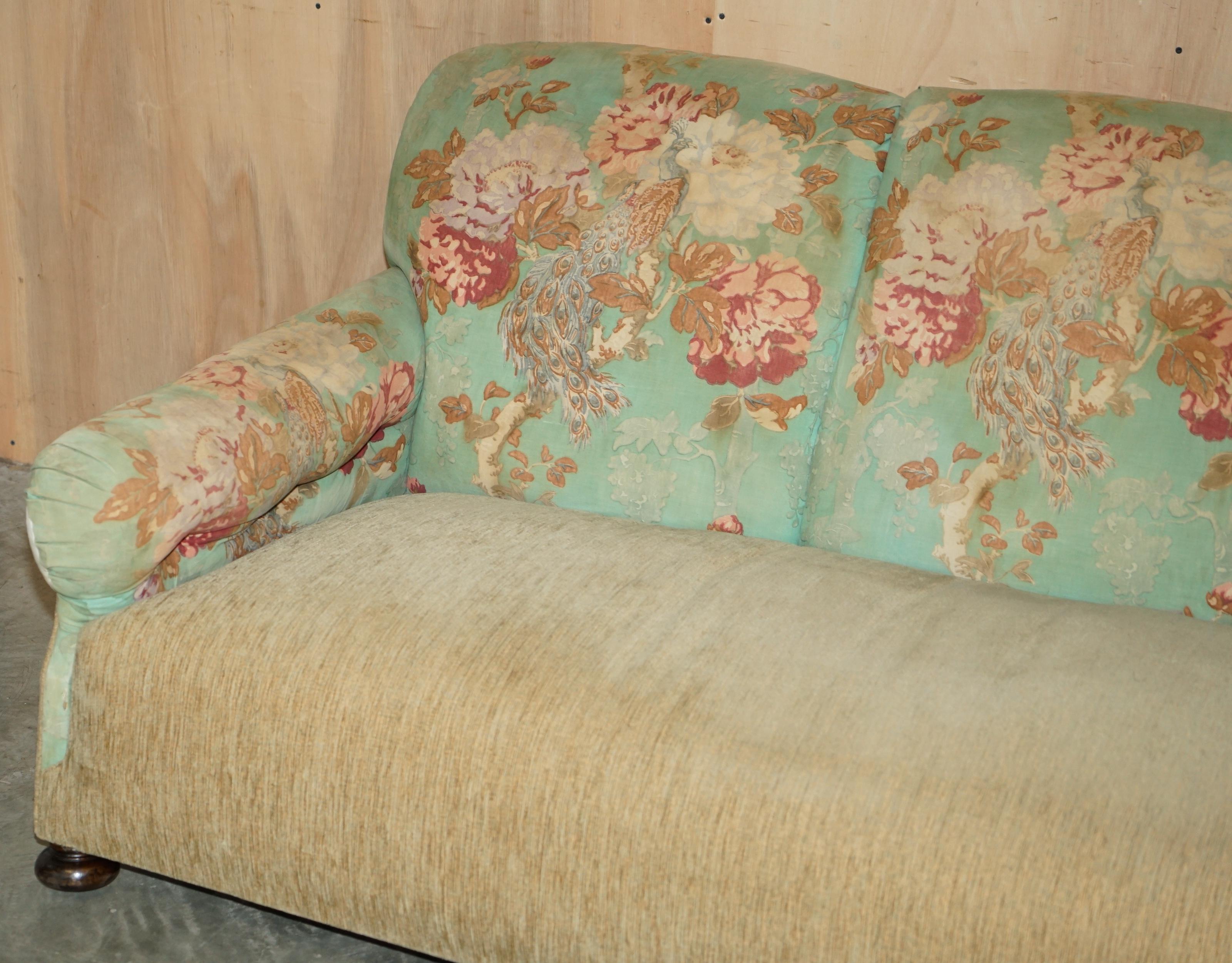 Victorien Anciennement, MAPLE & CO HOWARD ENGLISH COUNTRY HOUSE SOFA PART OF SUITE en vente