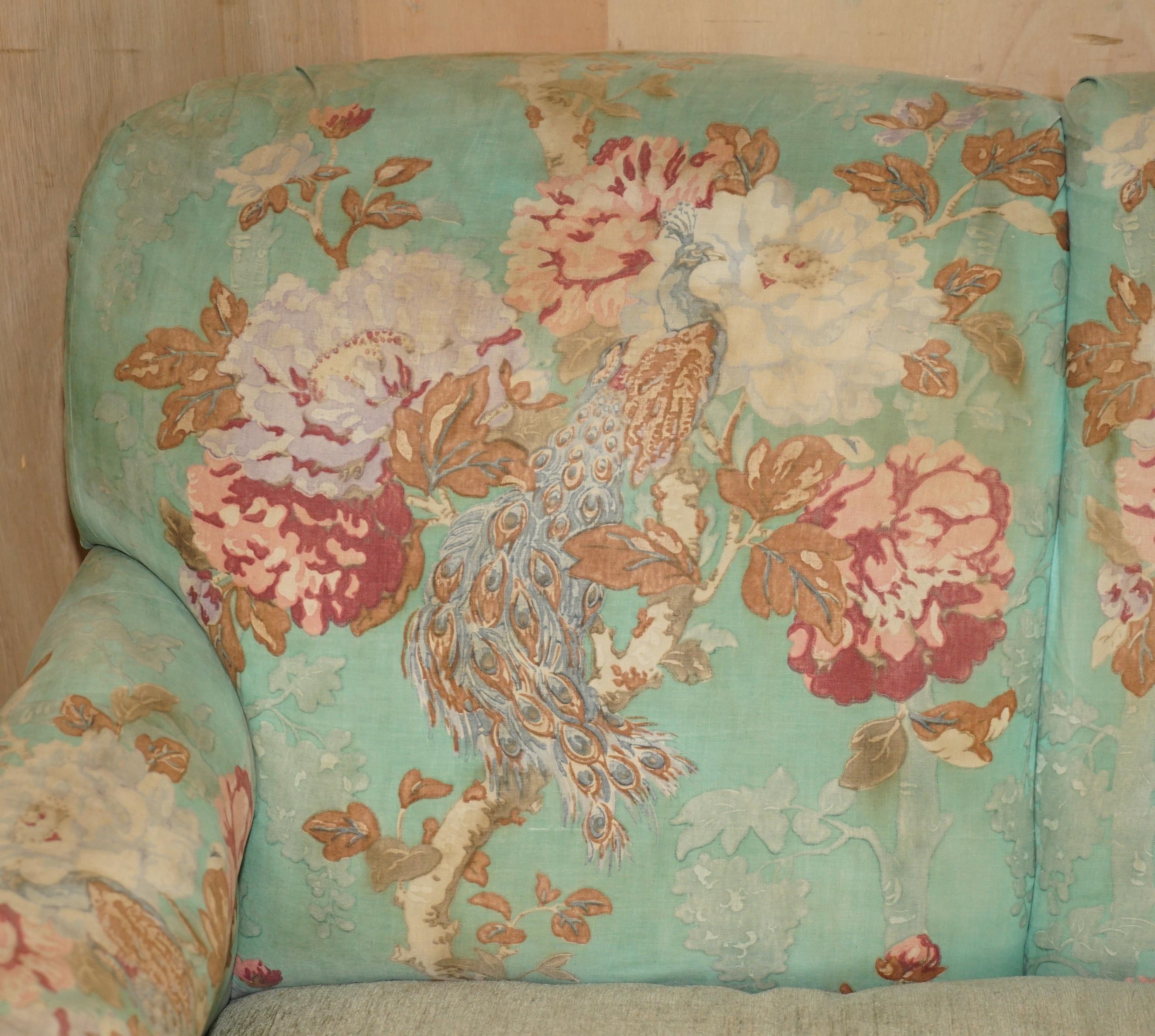 Anglais Anciennement, MAPLE & CO HOWARD ENGLISH COUNTRY HOUSE SOFA PART OF SUITE en vente