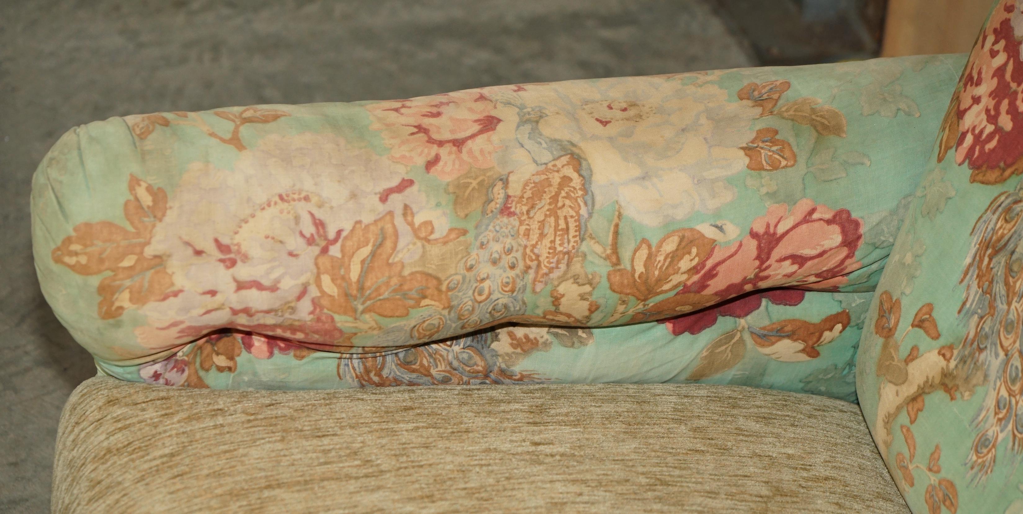 XIXe siècle Anciennement, MAPLE & CO HOWARD ENGLISH COUNTRY HOUSE SOFA PART OF SUITE en vente