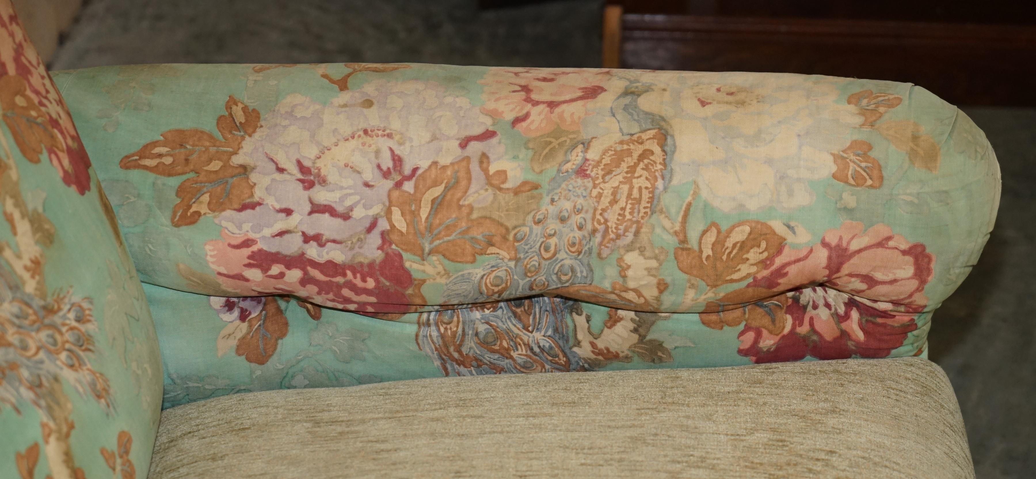 Tissu d'ameublement Anciennement, MAPLE & CO HOWARD ENGLISH COUNTRY HOUSE SOFA PART OF SUITE en vente