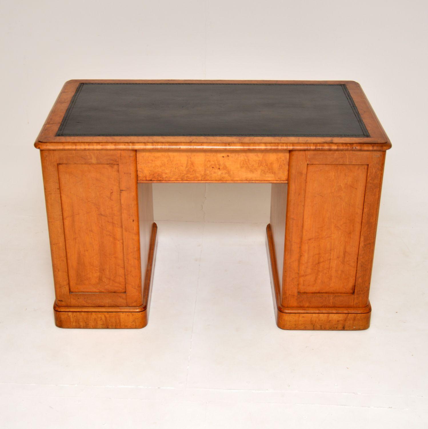 Antique Victorian Maple Pedestal Desk For Sale at 1stDibs
