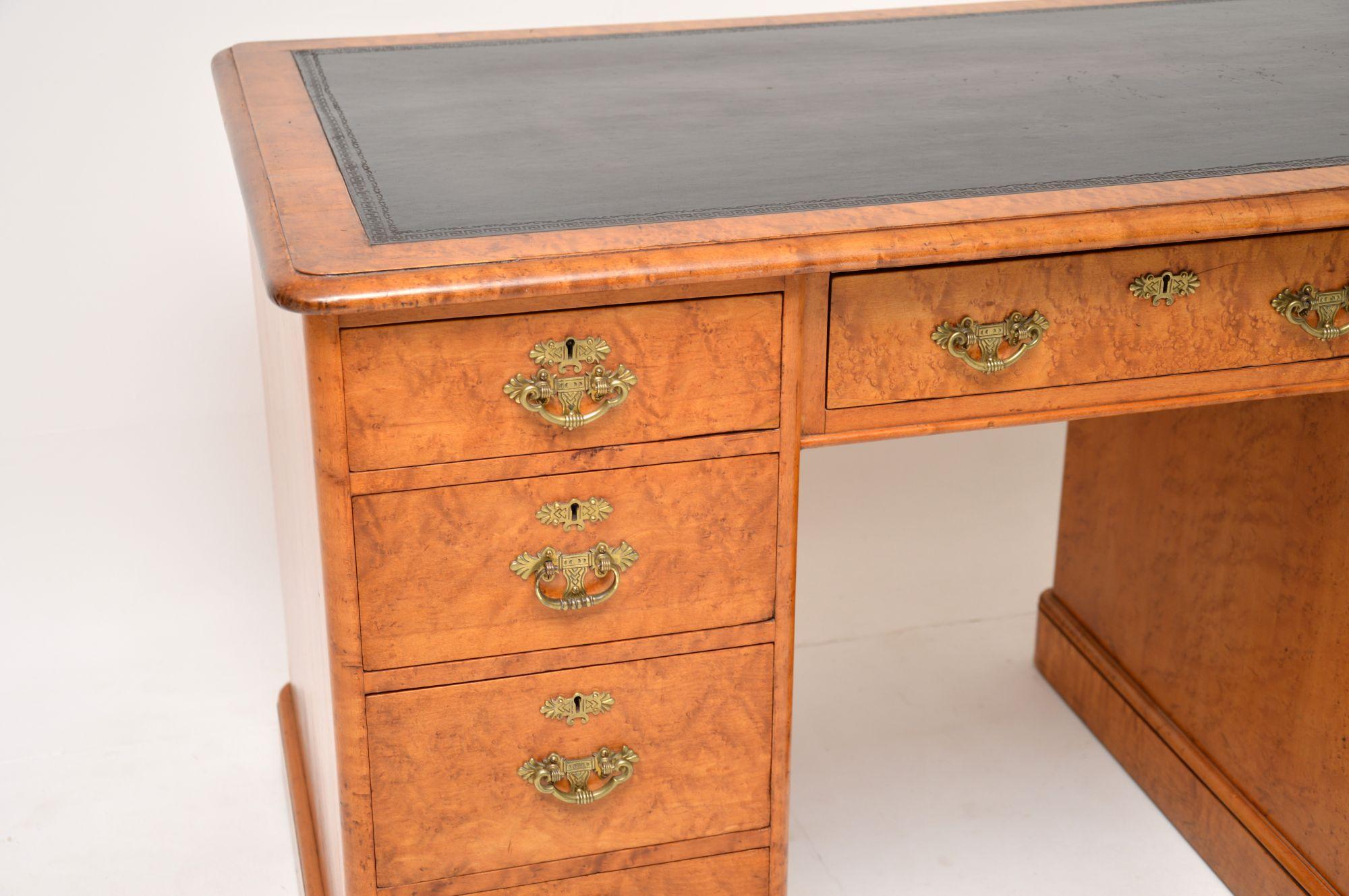 Antique Victorian Maple Pedestal Desk For Sale at 1stDibs