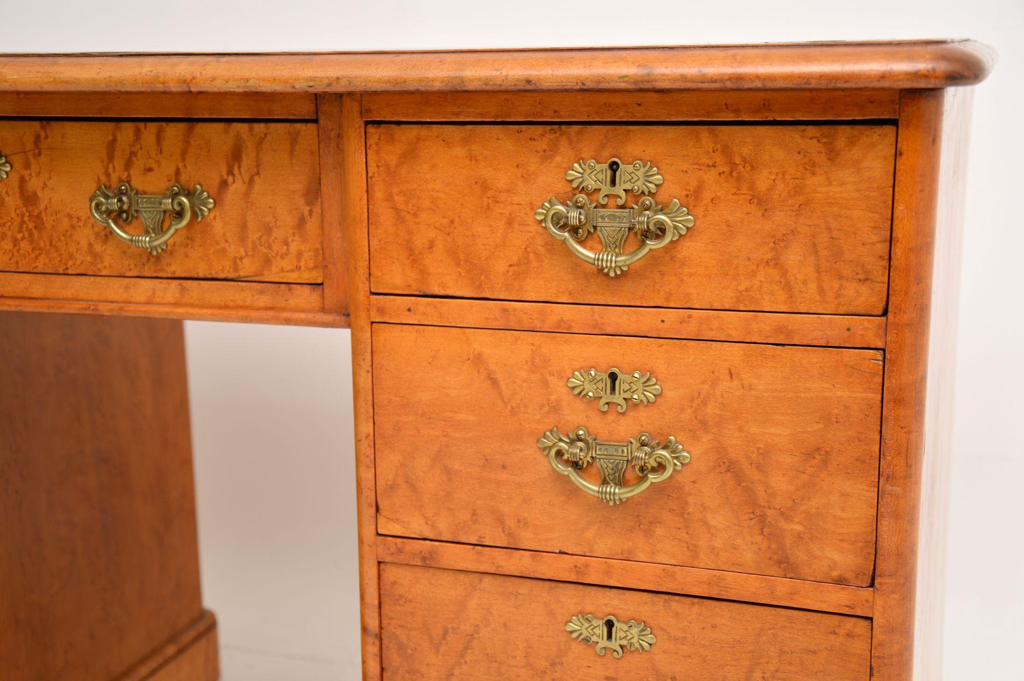 Antique Victorian Maple Pedestal Desk For Sale at 1stDibs