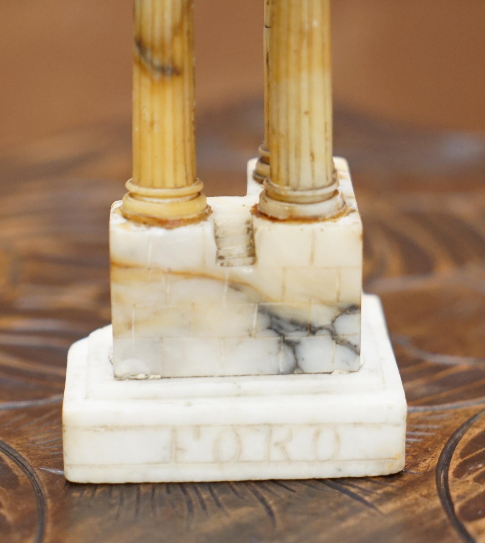 Marbre Ancienne statue victorienne en marbre, ruines romaines, sculpture Grand Tour, colonnes et piliers en vente
