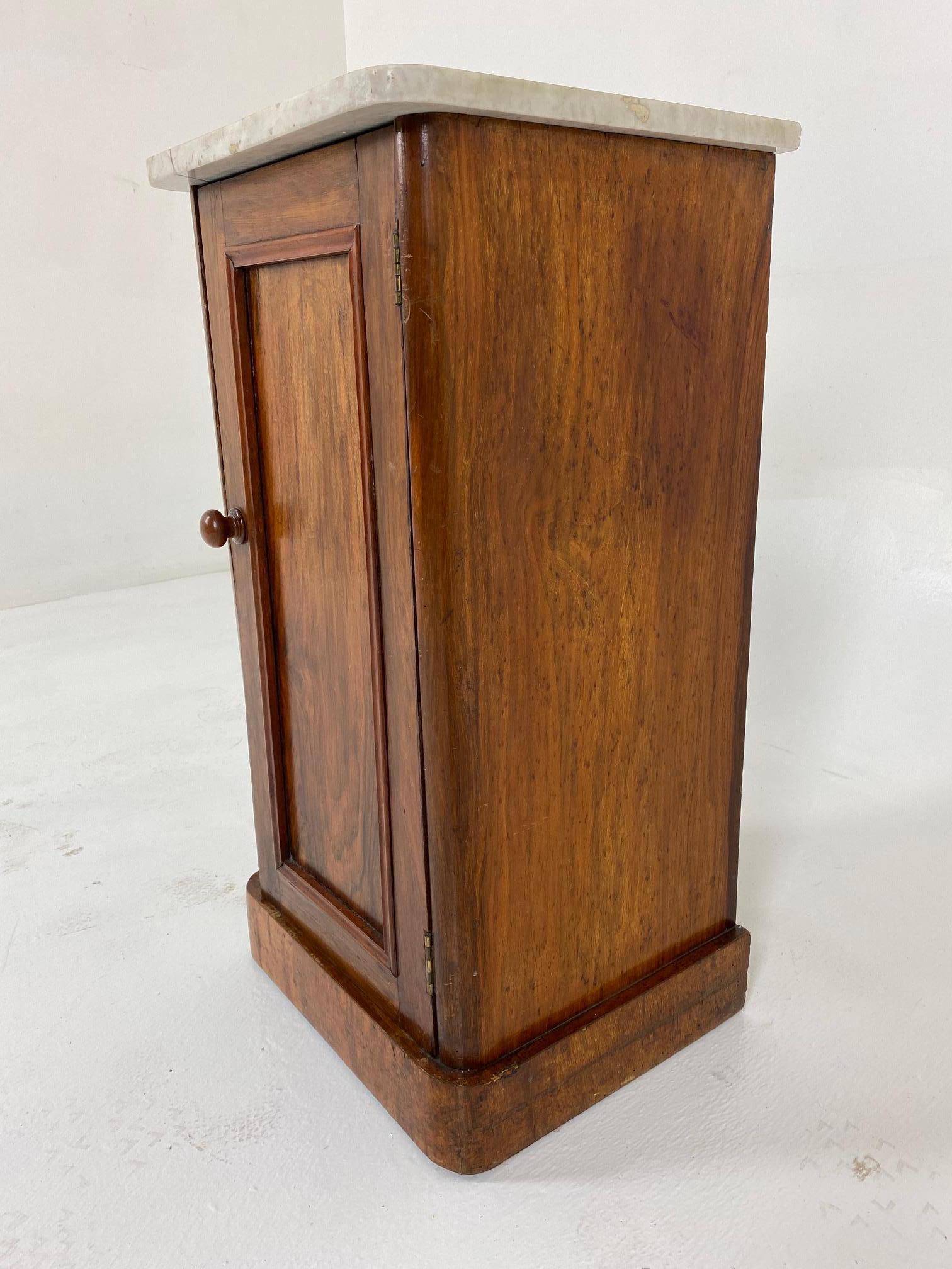 Antique Victorian Marble Top Walnut Nightstand, Bed Table, Scotland 1870, B652 In Good Condition In Vancouver, BC