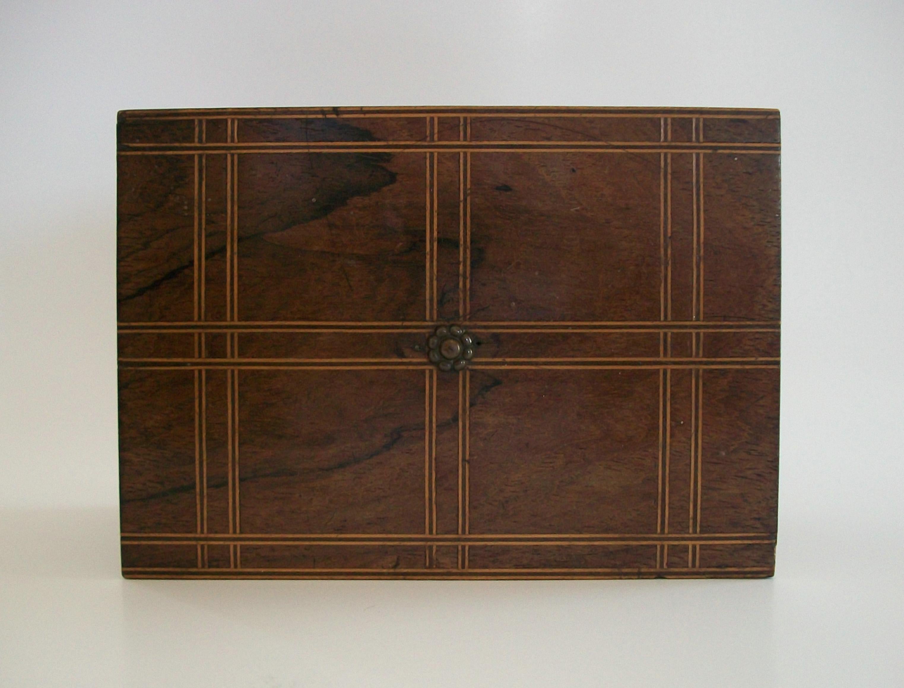 Antiguo joyero victoriano de marquetería con madera de satén y ébano - Reino Unido - Circa 1880 en venta 2