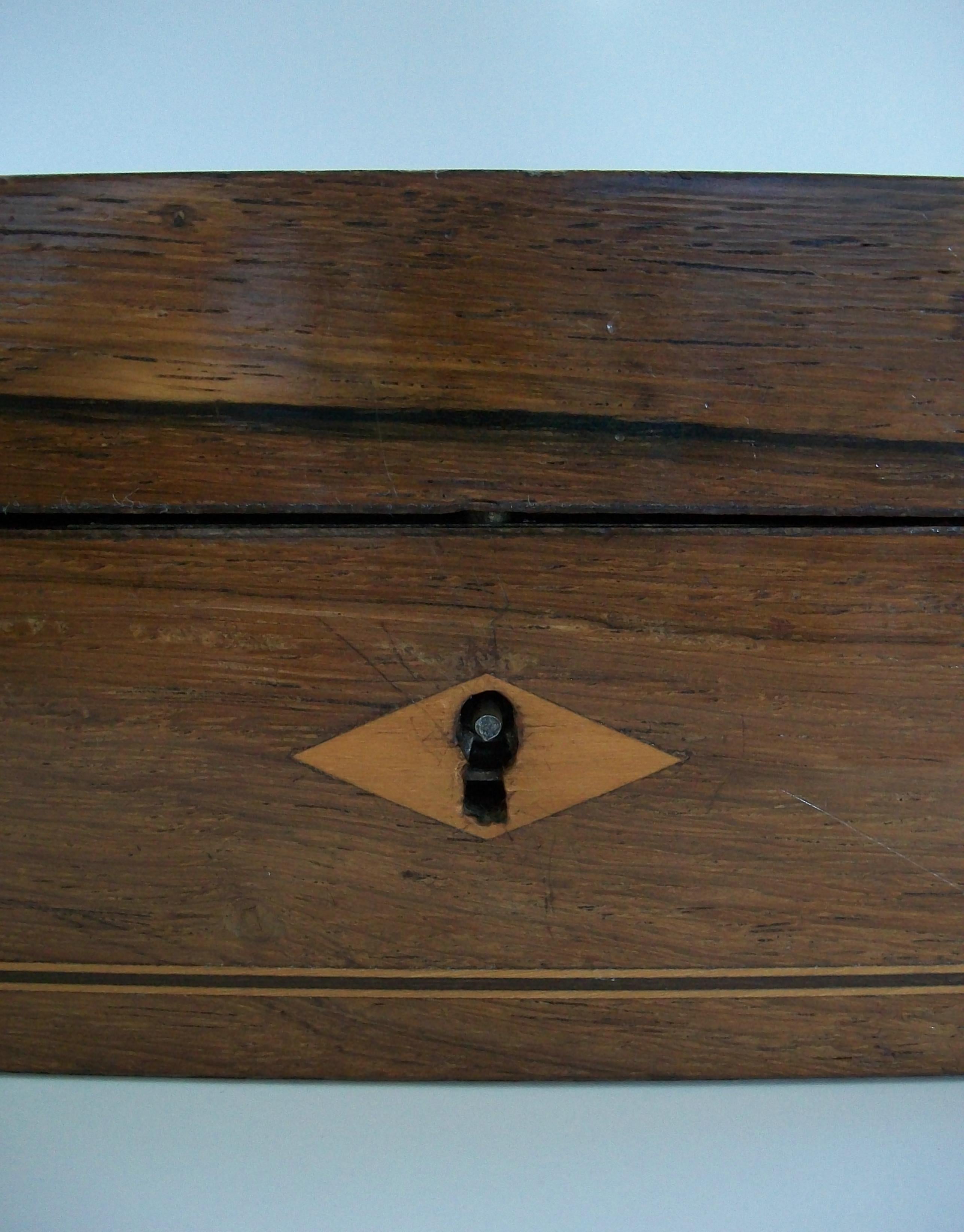 Antiguo joyero victoriano de marquetería con madera de satén y ébano - Reino Unido - Circa 1880 en venta 6