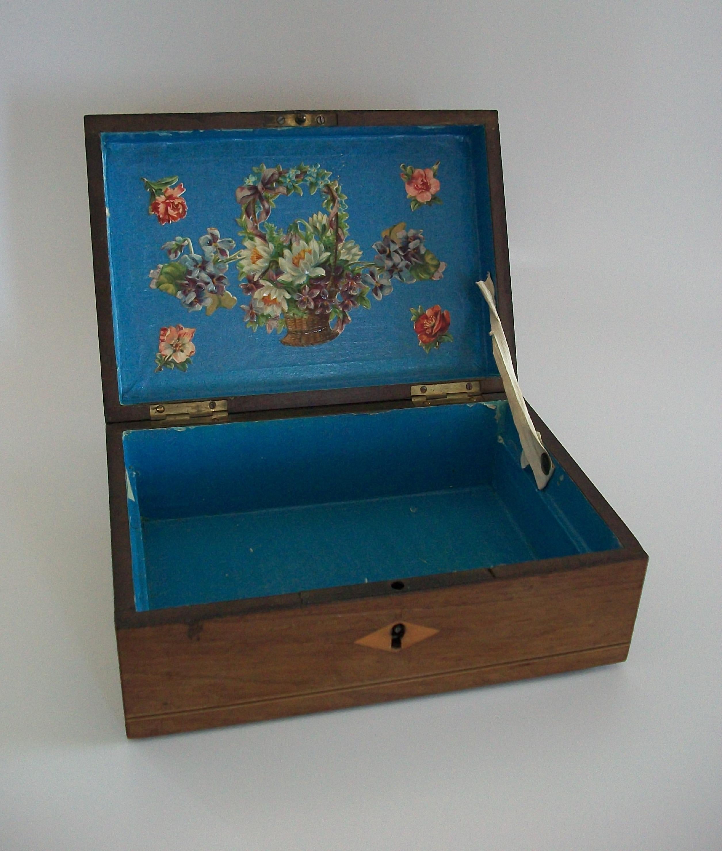 Antiguo joyero victoriano de marquetería con madera de satén y ébano - Reino Unido - Circa 1880 en venta 8