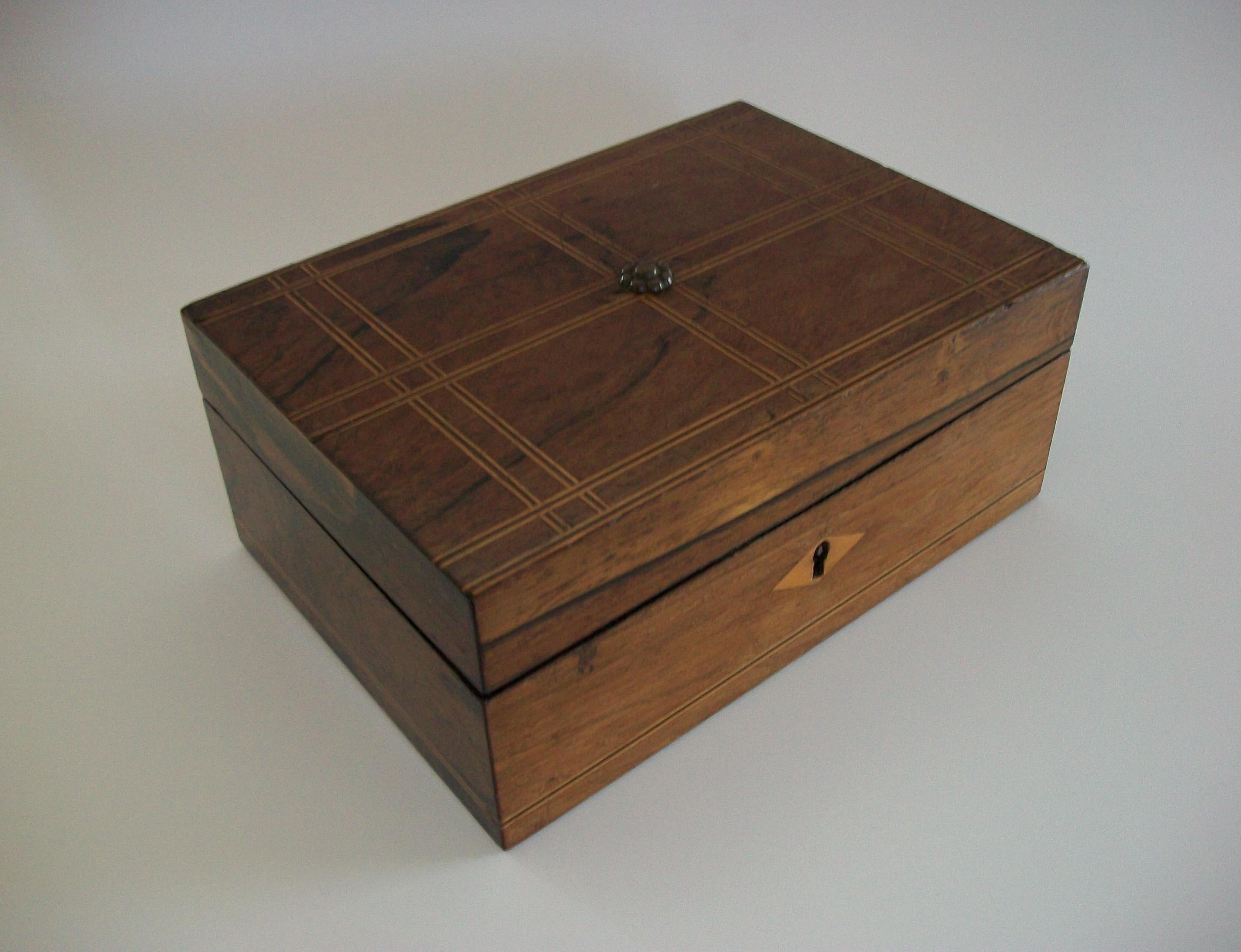 Antiguo joyero victoriano de marquetería con madera de satén y �ébano - Reino Unido - Circa 1880 Inglés en venta
