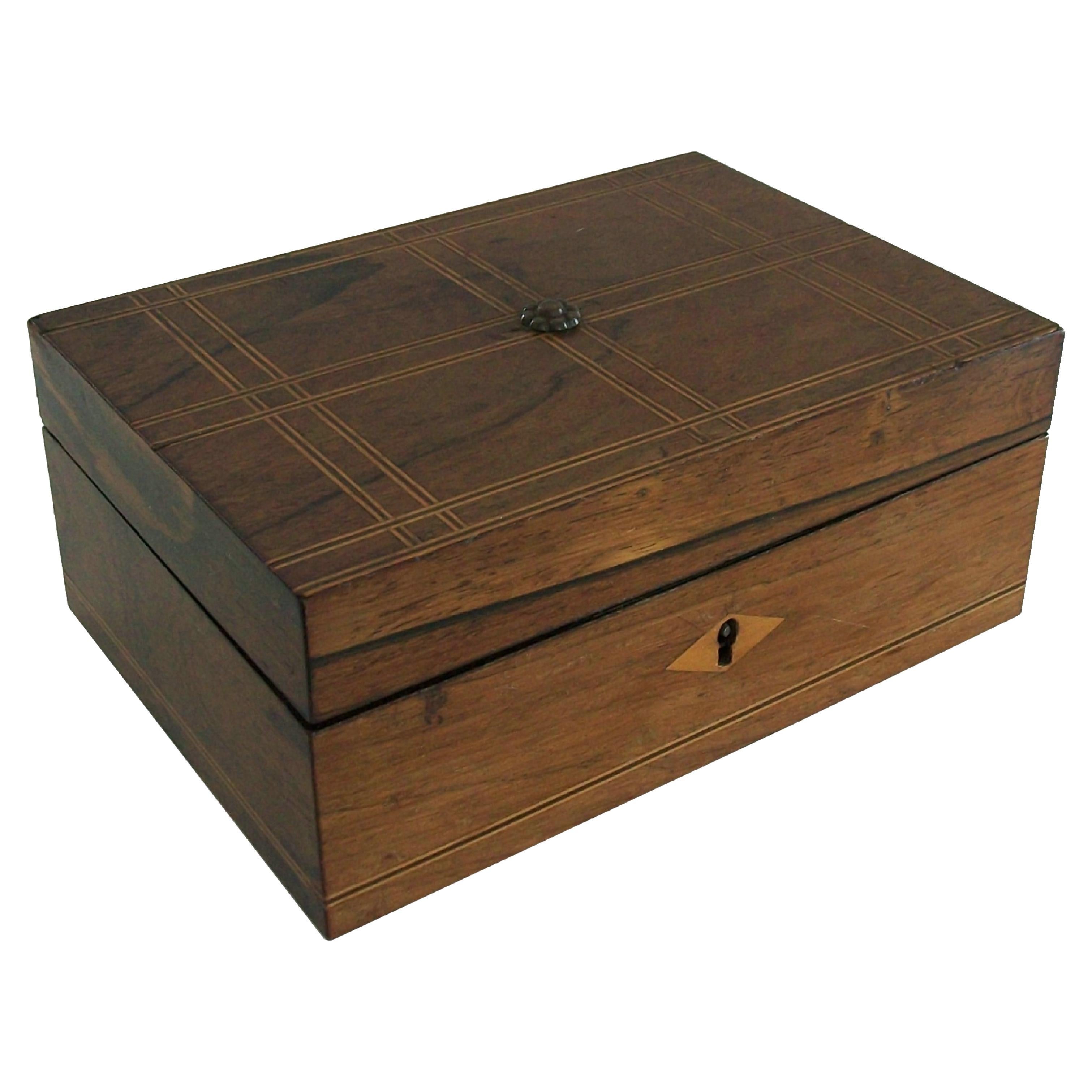 Antiguo joyero victoriano de marquetería con madera de satén y ébano - Reino Unido - Circa 1880 en venta