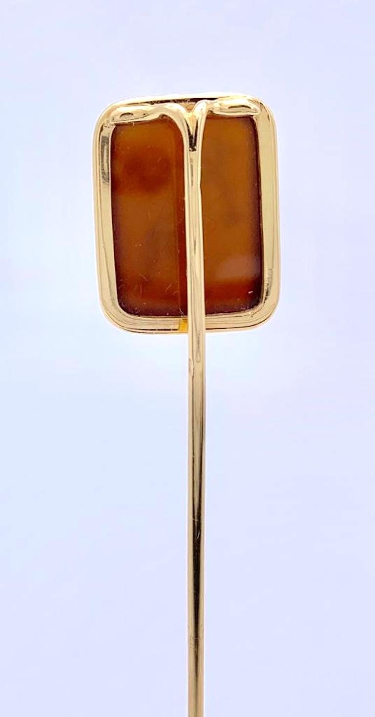 Victorien Ancienne épingle à bâton française Bacchant en or et agate entaillée, France en vente
