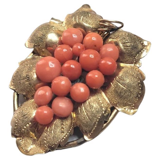 Antique broche victorienne méditerranéenne en corail et raisin