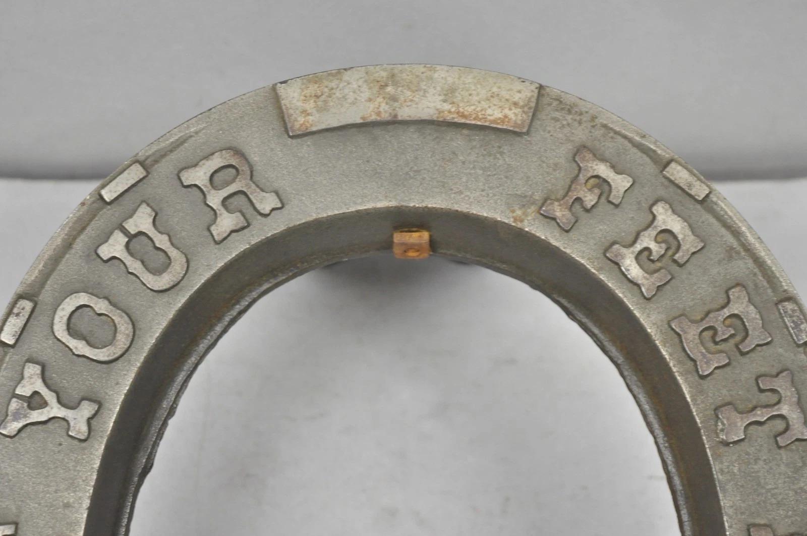 20ième siècle Tabouret victorien ancien en métal 