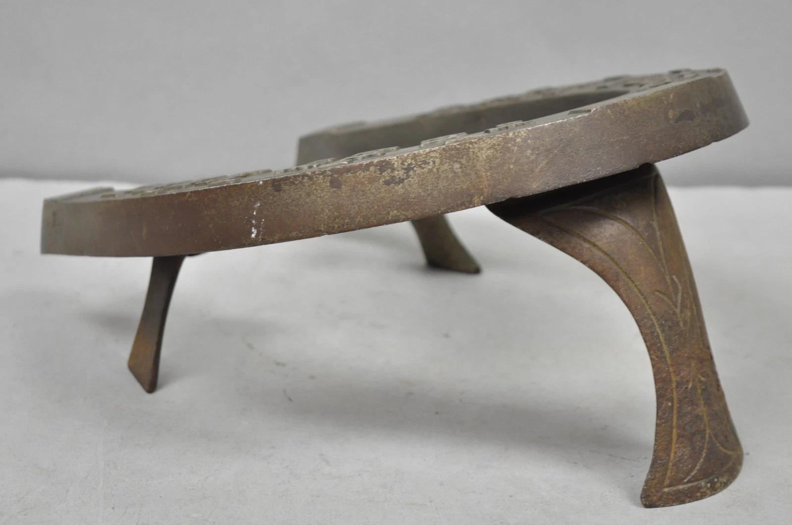 Tabouret victorien ancien en métal 