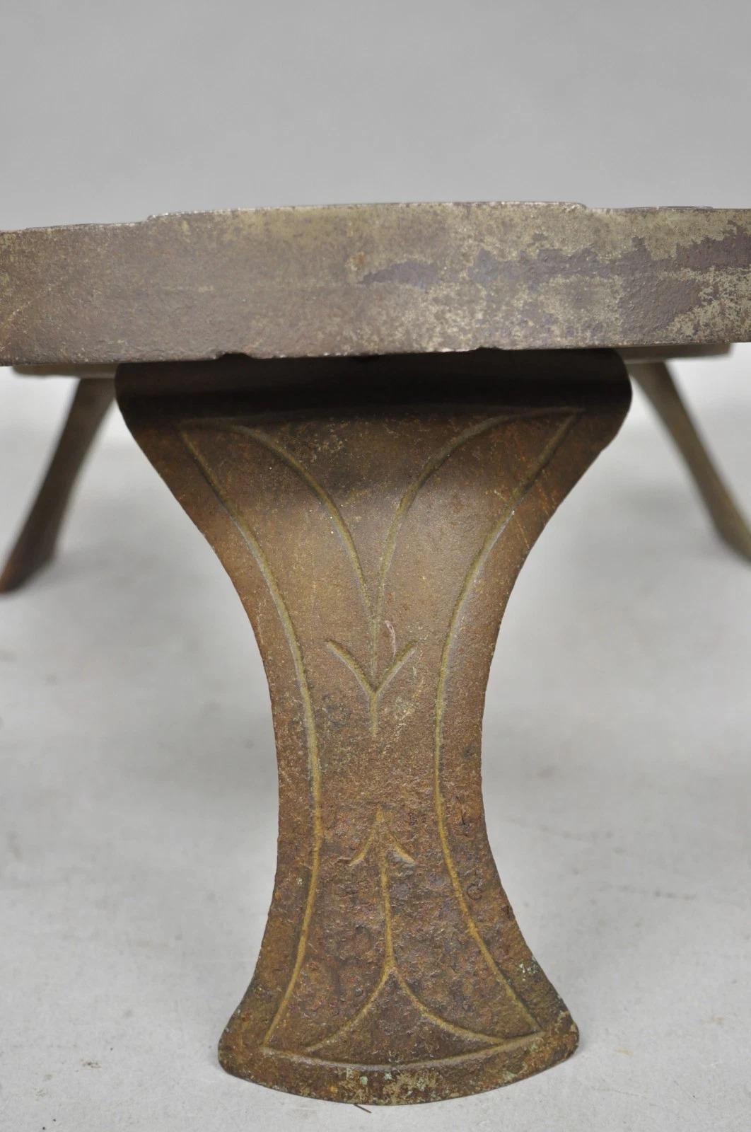 Tabouret victorien ancien en métal 